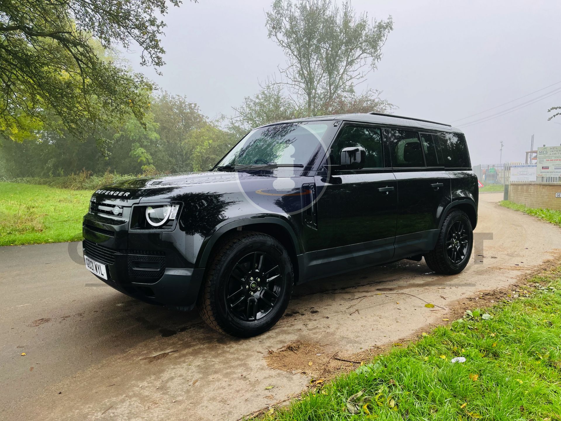 (ON SALE) LAND ROVER DEFENDER 110 *5 DOOR* (2021-NEW MODEL) EURO 6 DIESEL-8 SPEED AUTO *LOW MILEAGE* - Image 6 of 37