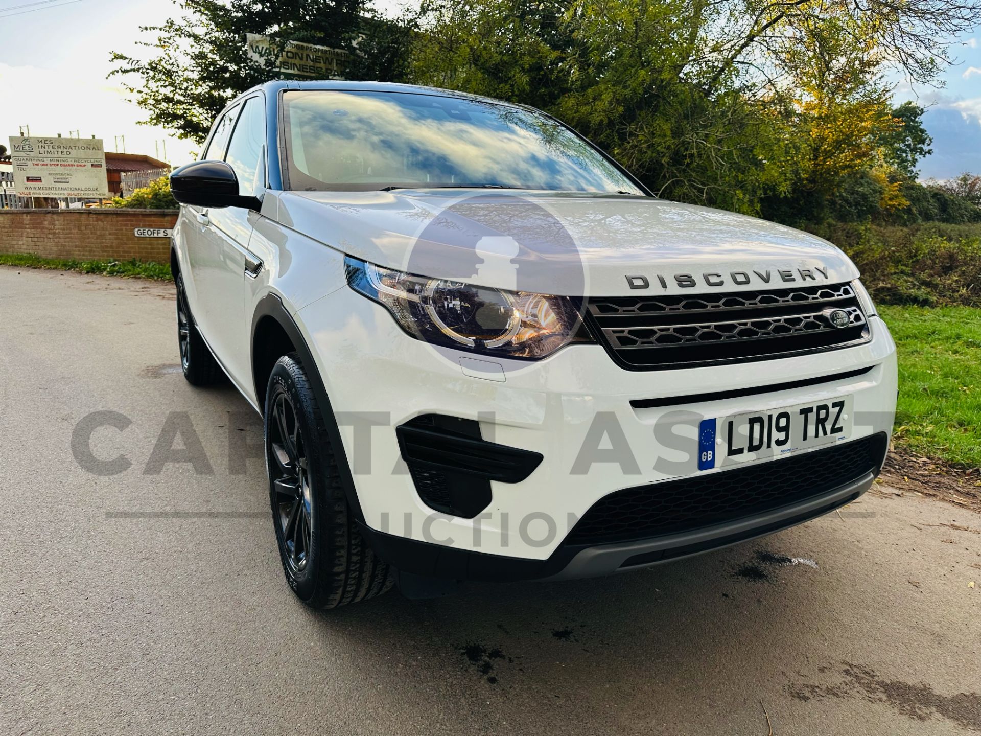 (On Sale) LAND ROVER DISCOVERY SPORT *SE* 5 DOOR SUV (2019 - EURO 6) 2.0 ED4 - AUTO STOP/START - Image 3 of 38