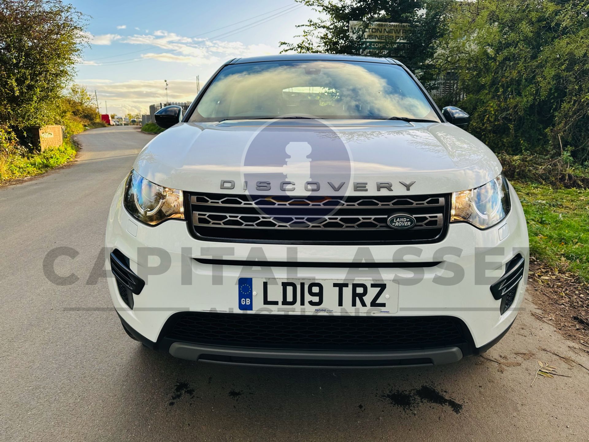 (On Sale) LAND ROVER DISCOVERY SPORT *SE* 5 DOOR SUV (2019 - EURO 6) 2.0 ED4 - AUTO STOP/START - Image 4 of 38