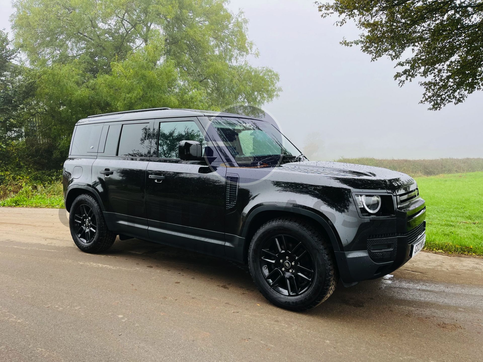 (ON SALE) LAND ROVER DEFENDER 110 *5 DOOR* (2021-NEW MODEL) EURO 6 DIESEL-8 SPEED AUTO *LOW MILEAGE* - Image 2 of 37