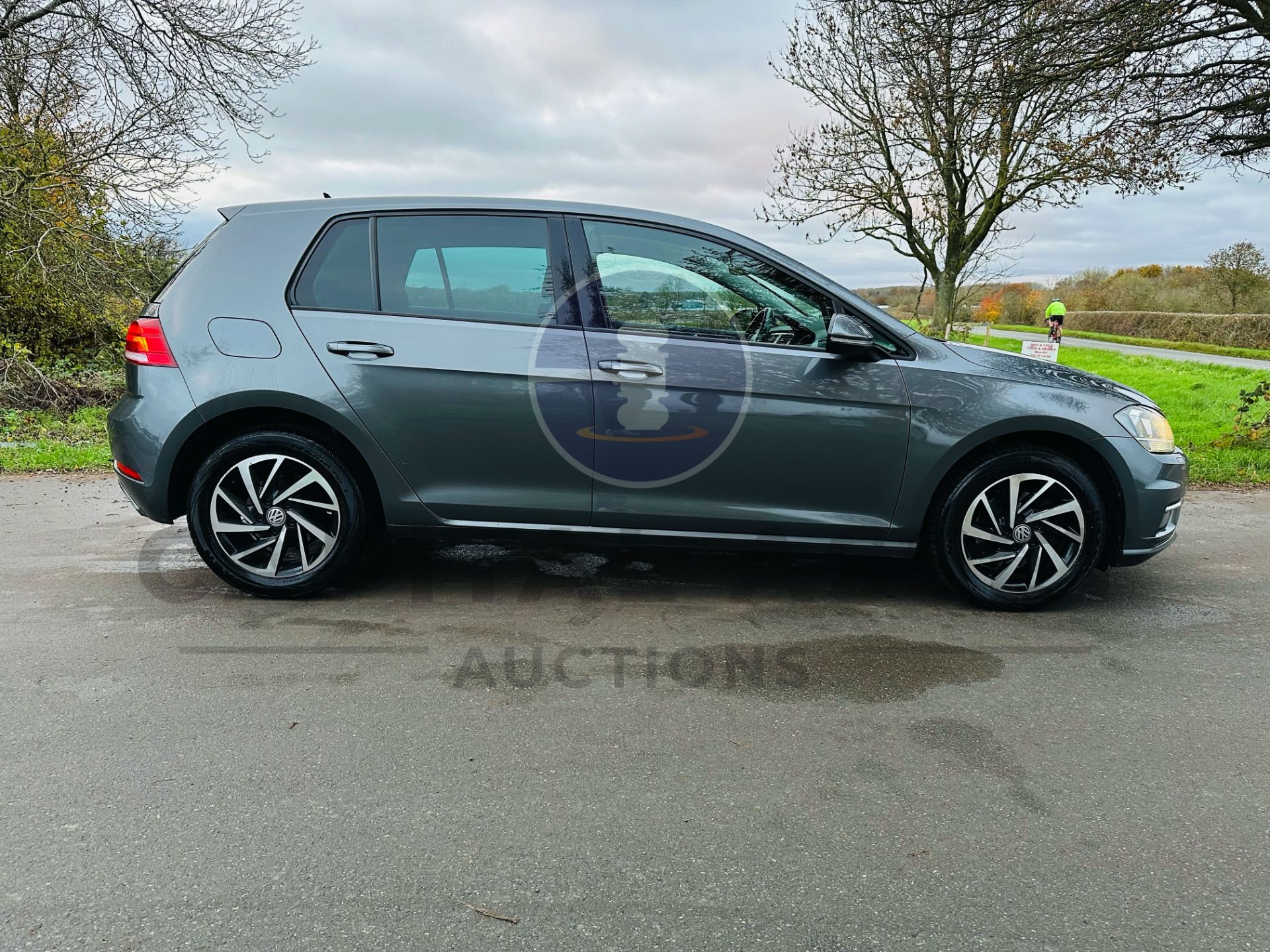 (ON SALE) VOLKSWAGEN GOLF 1.6TDI "MATCH" (NEW SHAPE) 19 REG - 1 OWNER - SAT NAV - AIR CON - FSH!!! - Image 16 of 47