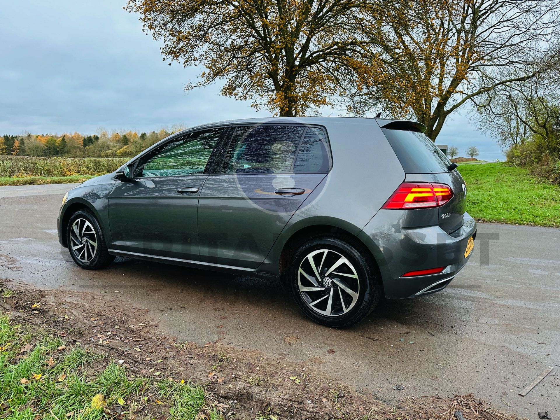 (ON SALE) VOLKSWAGEN GOLF 1.6TDI "MATCH" (NEW SHAPE) 19 REG - 1 OWNER - SAT NAV - AIR CON - FSH!!! - Image 9 of 47