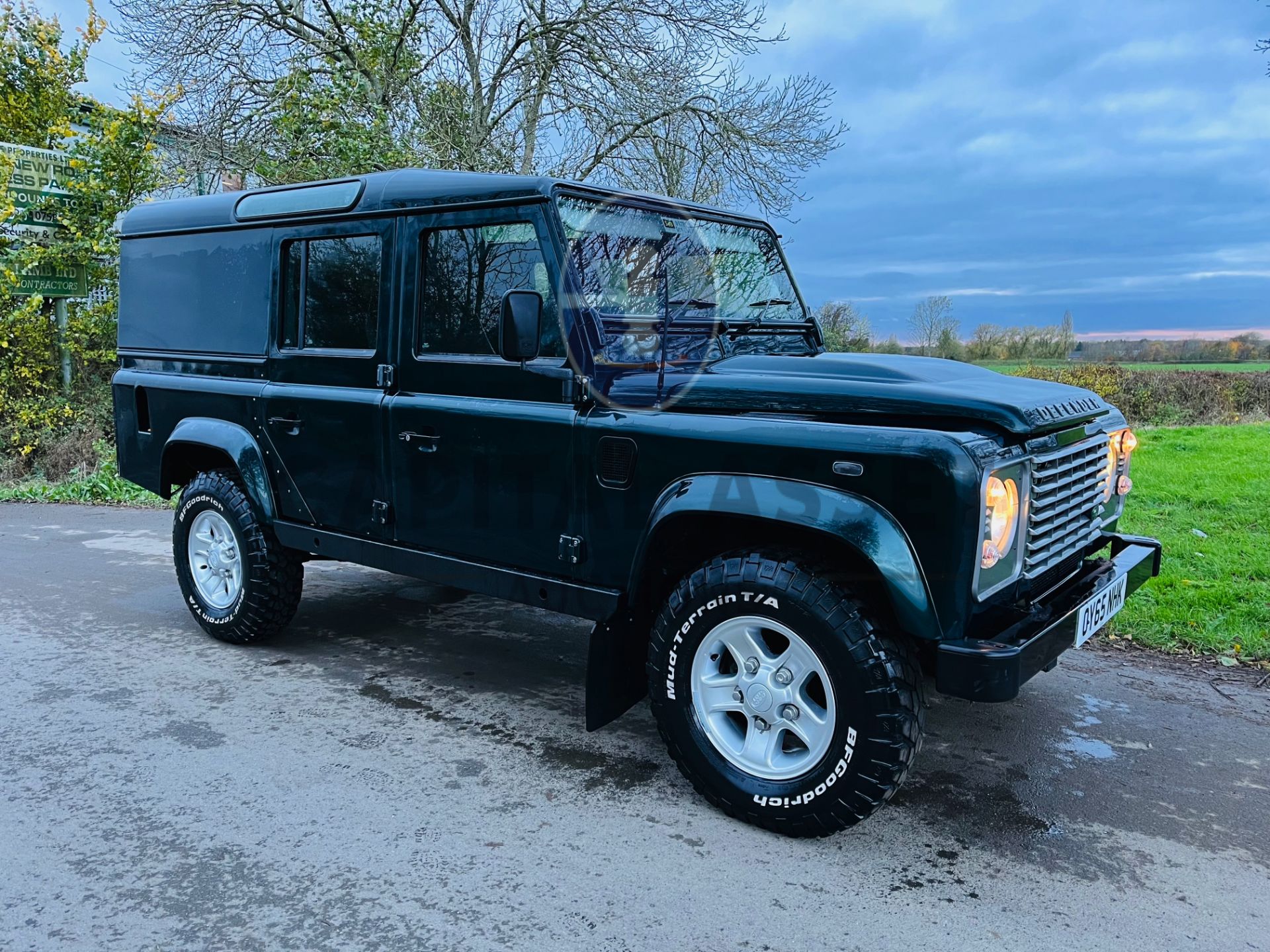 (ON SALE) LAND ROVER DEFENDER 110 *COUNTY-UTILITY WAGON* 2.2 TDCI (2016 MODEL) ONLY 37K MILES!! - Image 2 of 24