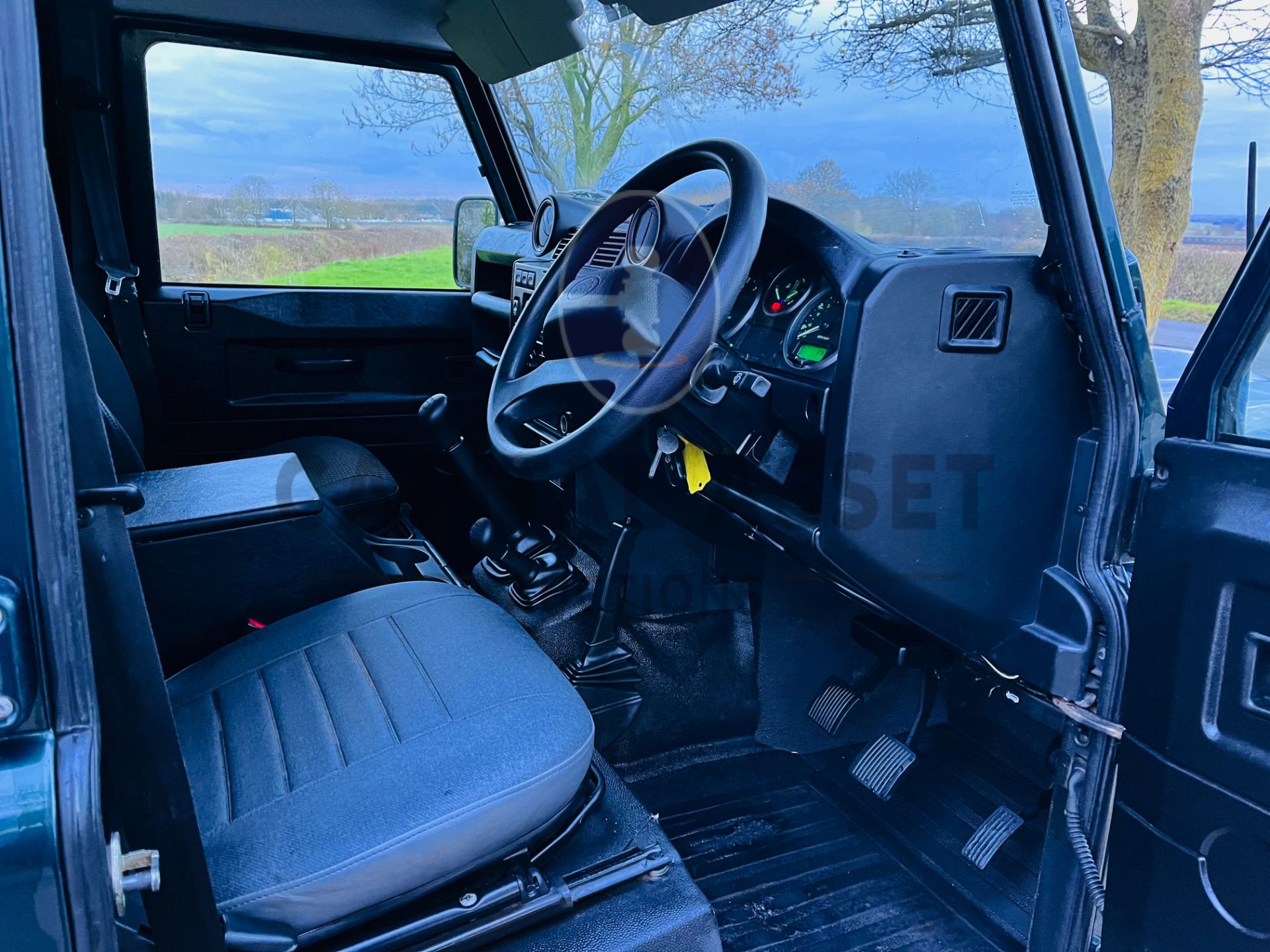 (ON SALE) LAND ROVER DEFENDER 110 *COUNTY-UTILITY WAGON* 2.2 TDCI (2016 MODEL) ONLY 37K MILES!! - Image 15 of 24