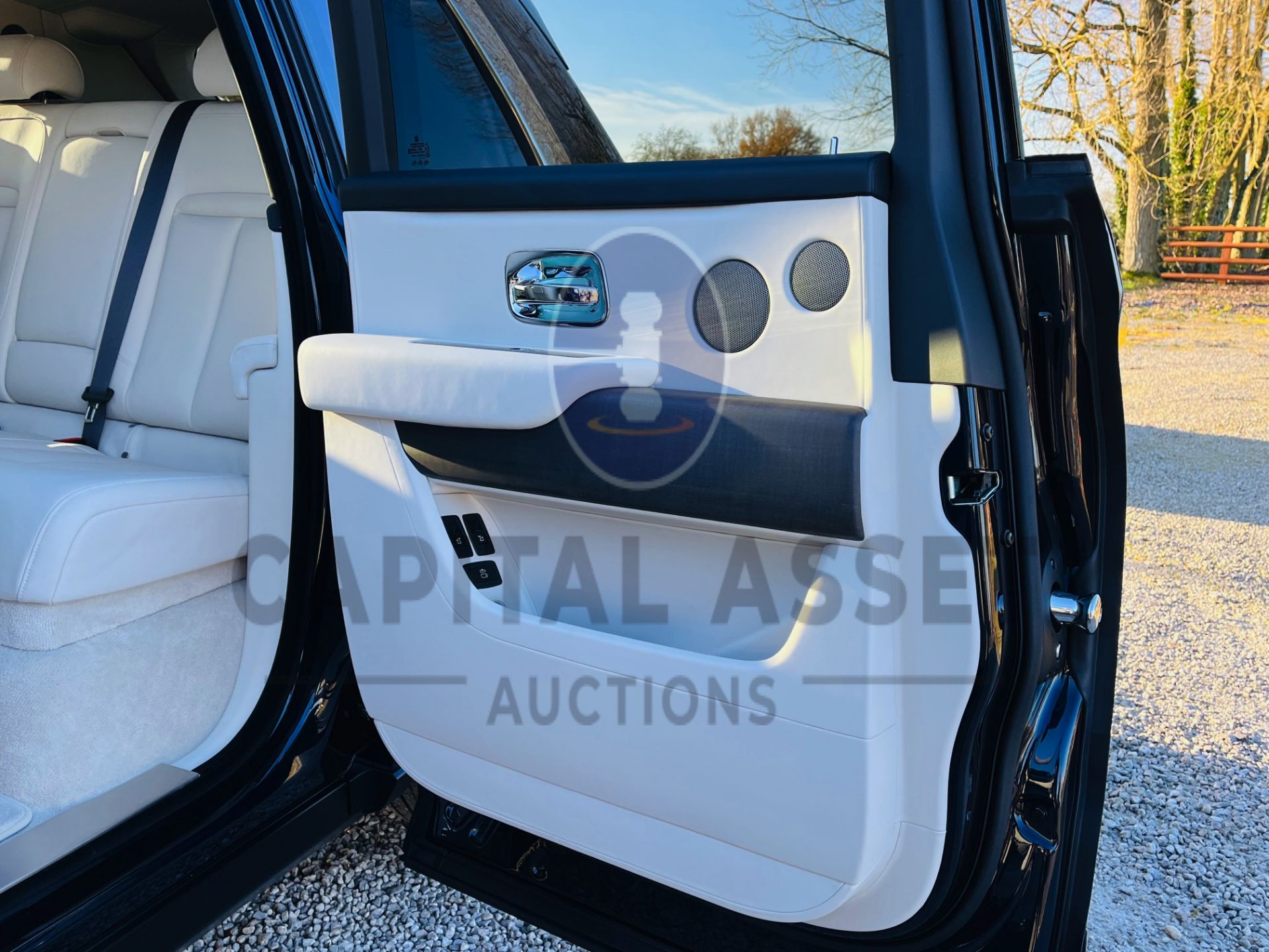 ROLLS ROYCE CULLINAN SILVER BADGE V12 6.75L (23 REG) ULTIMATE LUXURY SUV - ONLY 2100 MILES -MUST SEE - Image 37 of 61
