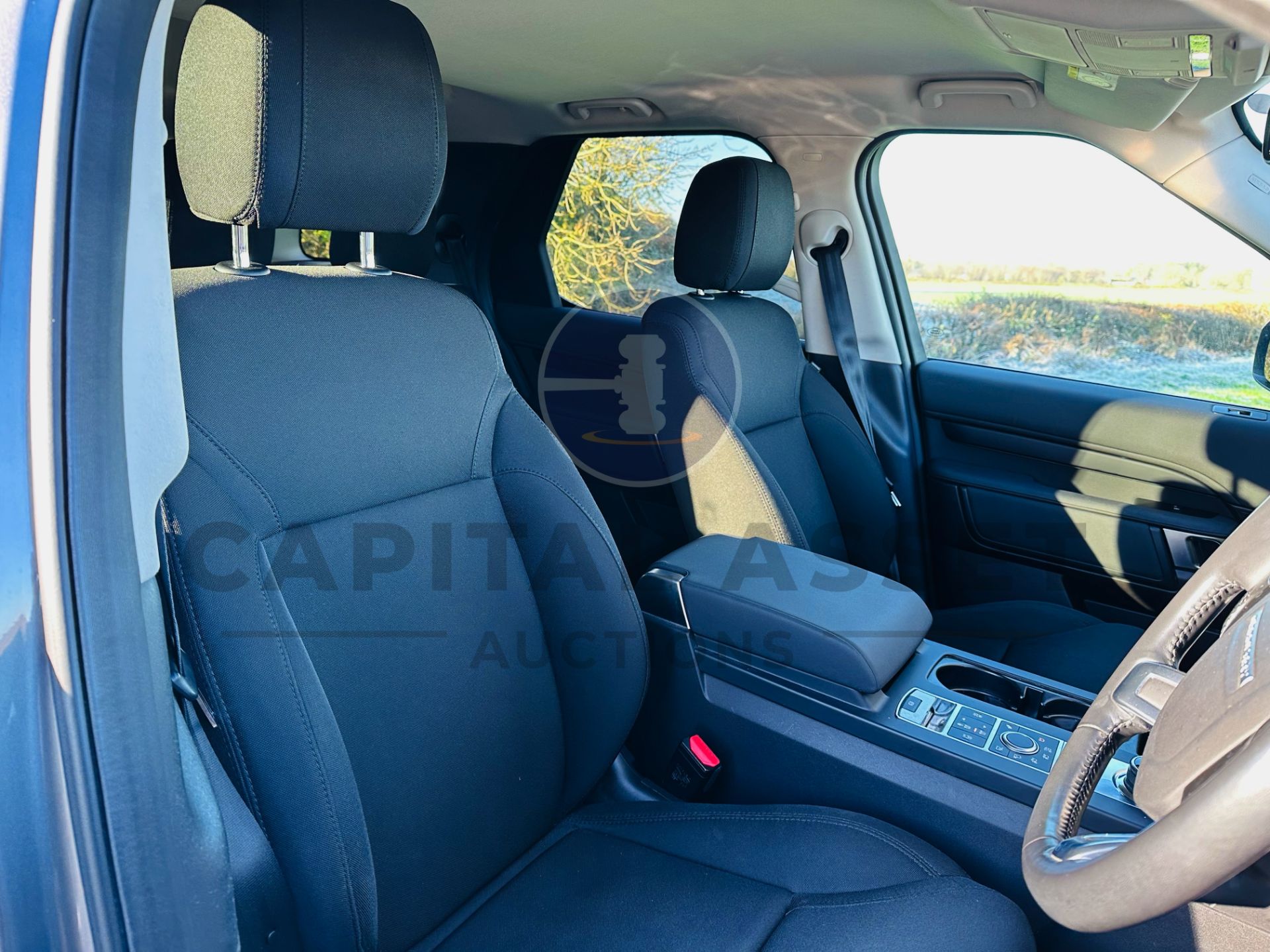 (ON SALE) LAND ROVER DISCOVERY 5 "AUTO DIESEL - 7 SEATER SUV - 2019 MODEL - ONLY 22K MILES FROM NEW - Image 26 of 41