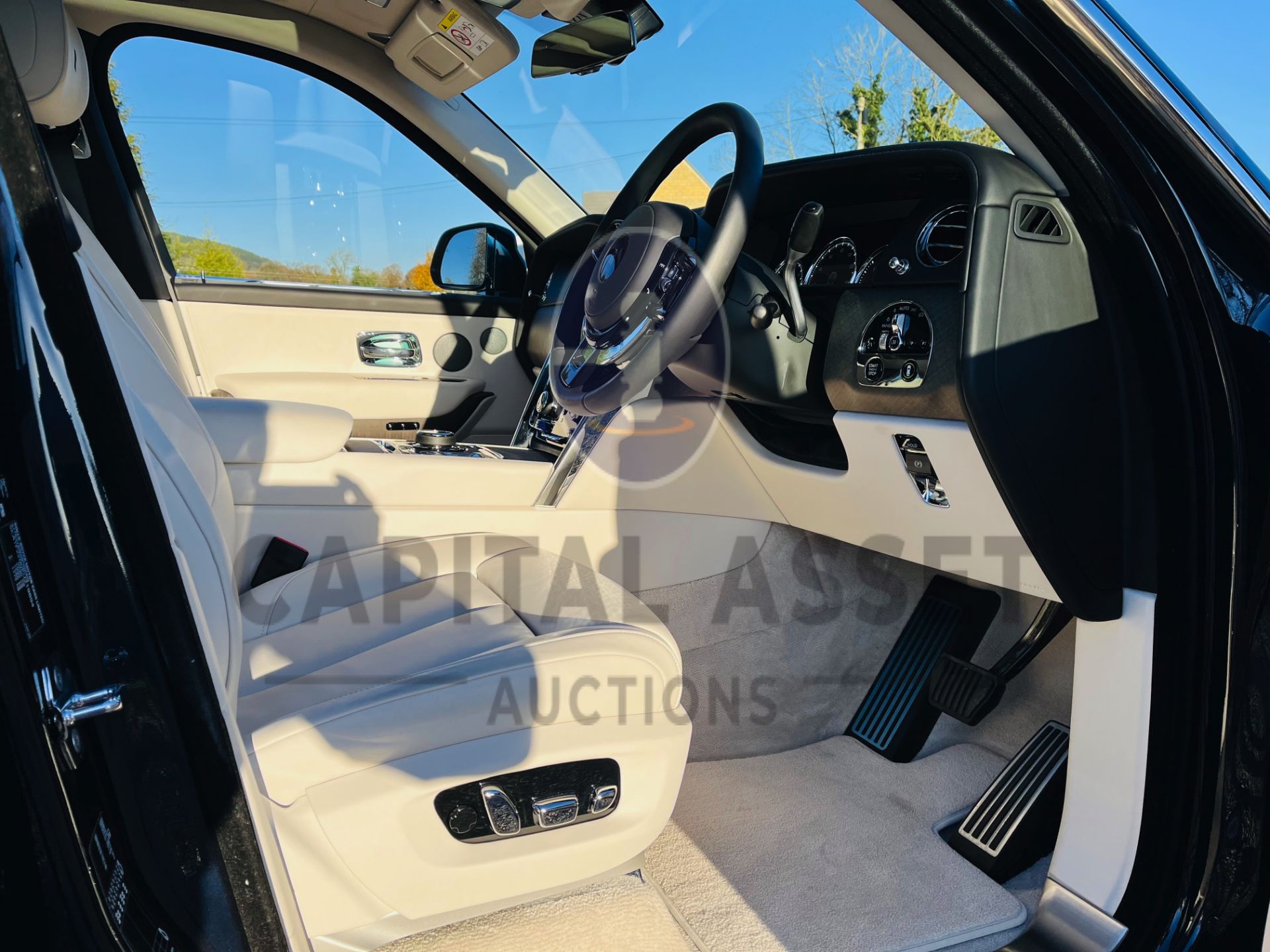 ROLLS ROYCE CULLINAN SILVER BADGE V12 6.75L (23 REG) ULTIMATE LUXURY SUV - ONLY 2100 MILES -MUST SEE - Image 18 of 61