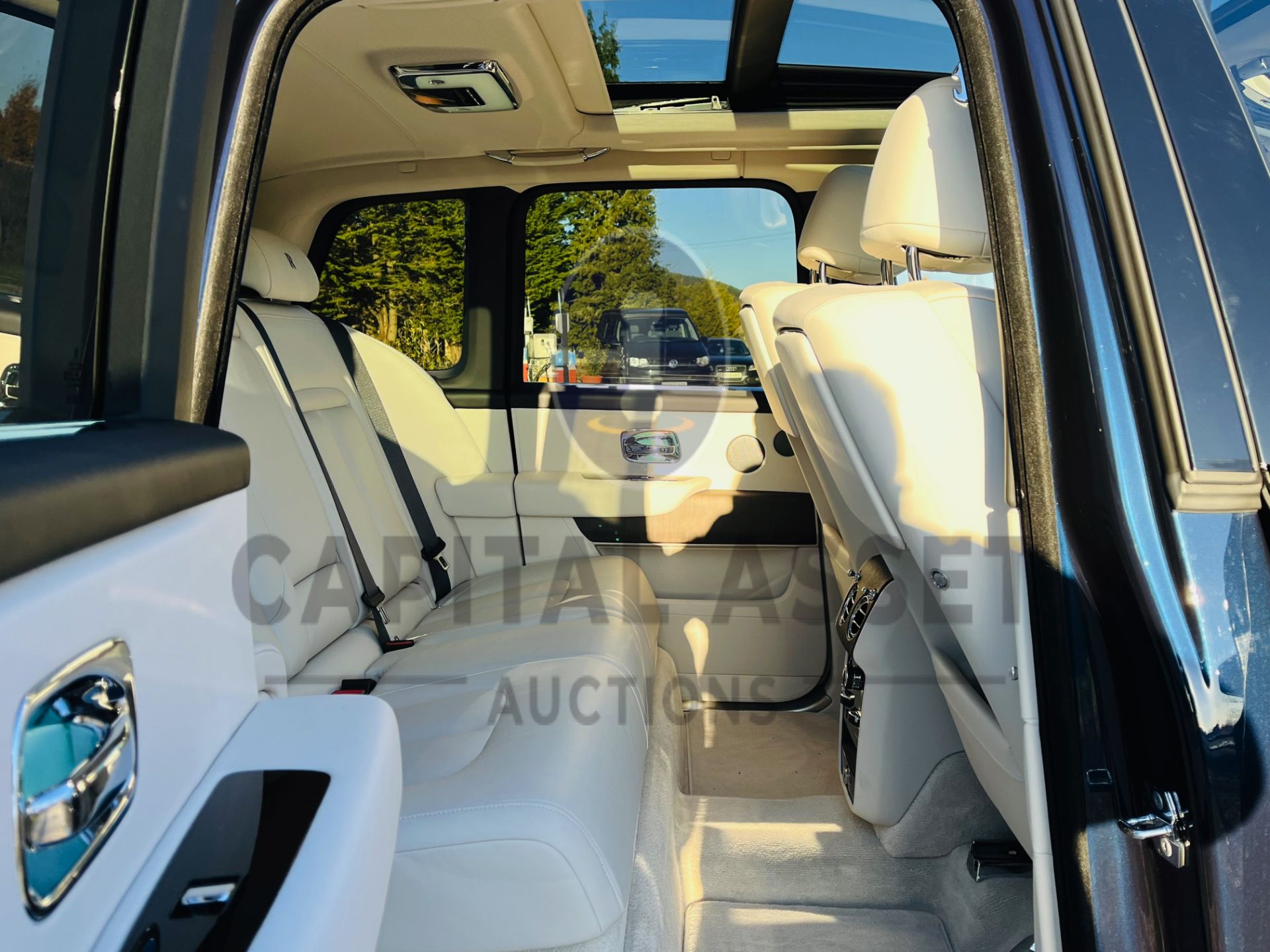 ROLLS ROYCE CULLINAN SILVER BADGE V12 6.75L (23 REG) ULTIMATE LUXURY SUV - ONLY 2100 MILES -MUST SEE - Image 27 of 61