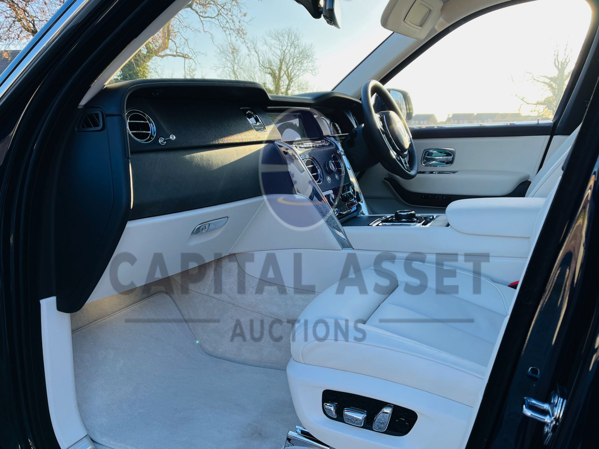 ROLLS ROYCE CULLINAN SILVER BADGE V12 6.75L (23 REG) ULTIMATE LUXURY SUV - ONLY 2100 MILES -MUST SEE - Image 34 of 61