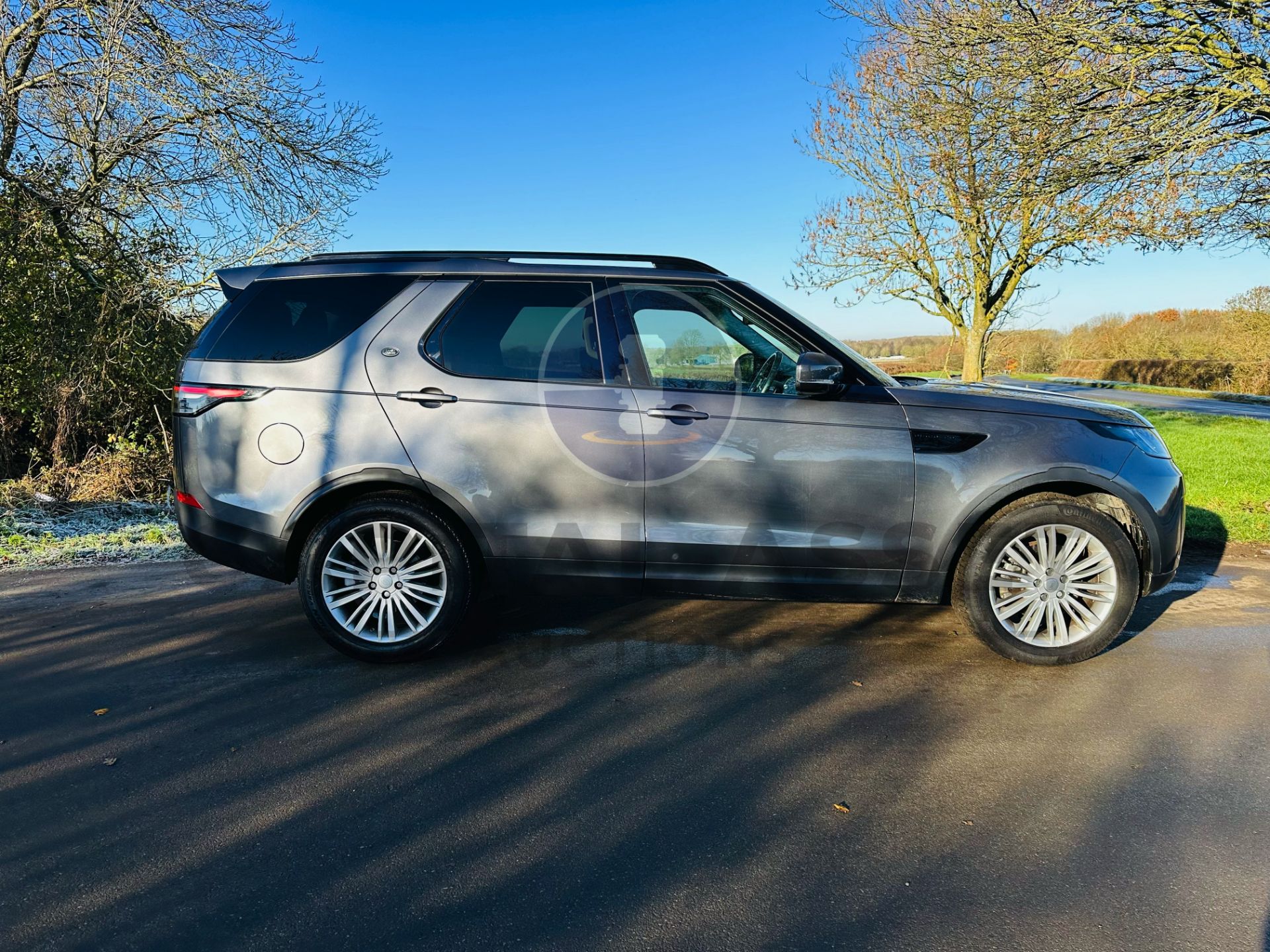 (ON SALE) LAND ROVER DISCOVERY 5 "AUTO DIESEL - 7 SEATER SUV - 2019 MODEL - ONLY 22K MILES FROM NEW - Image 14 of 41