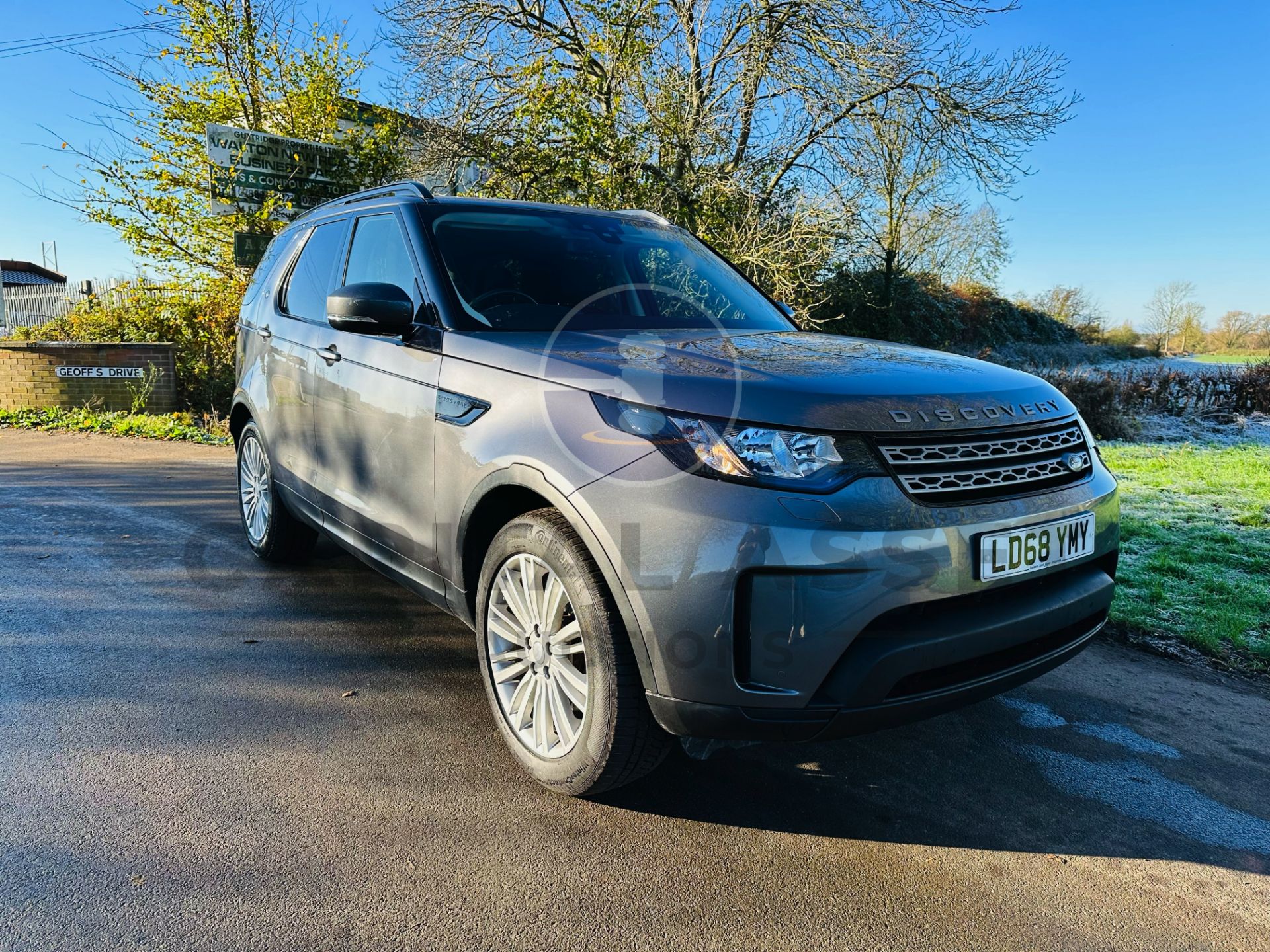 (ON SALE) LAND ROVER DISCOVERY 5 "AUTO DIESEL - 7 SEATER SUV - 2019 MODEL - ONLY 22K MILES FROM NEW - Image 2 of 41