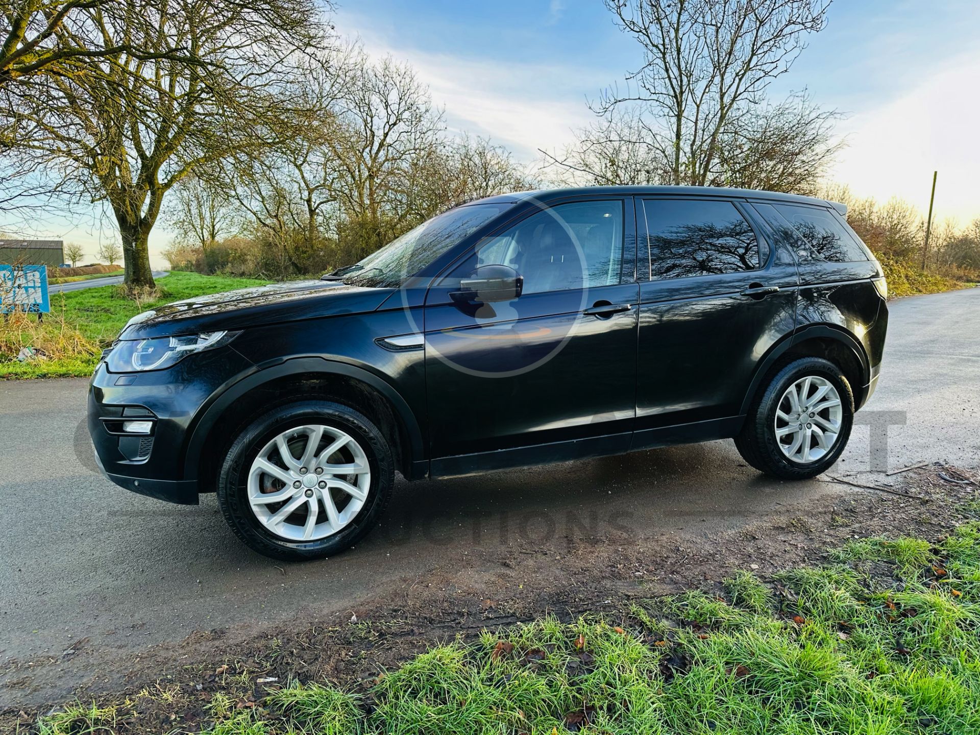 (On Sale) LAND ROVER DISCOVERY SPORT *SE EDITION* (2017 MODEL) - 7 SEATER - AIR CON - EURO 6 - Image 7 of 41