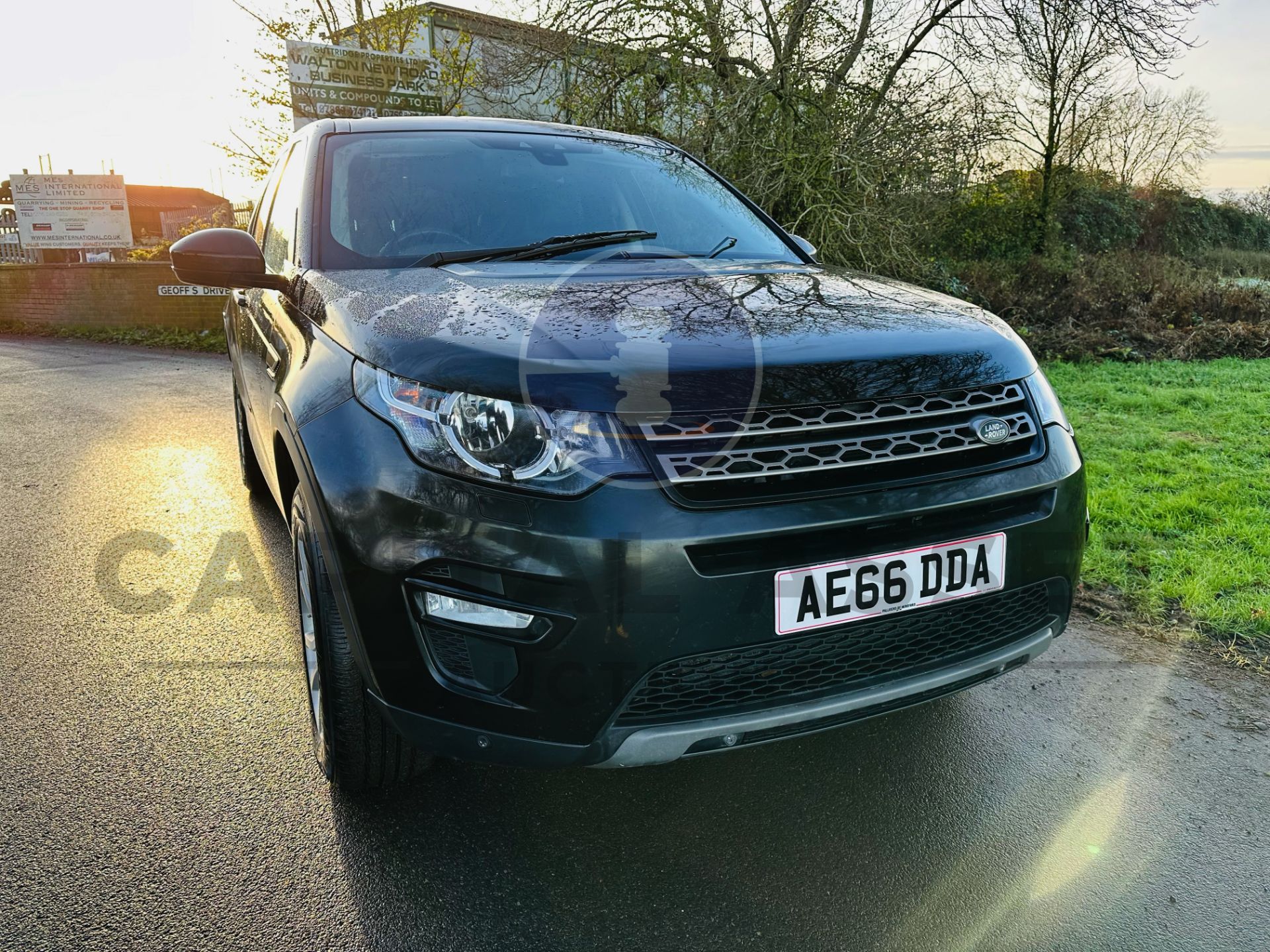 (On Sale) LAND ROVER DISCOVERY SPORT *SE EDITION* (2017 MODEL) - 7 SEATER - AIR CON - EURO 6 - Image 3 of 41
