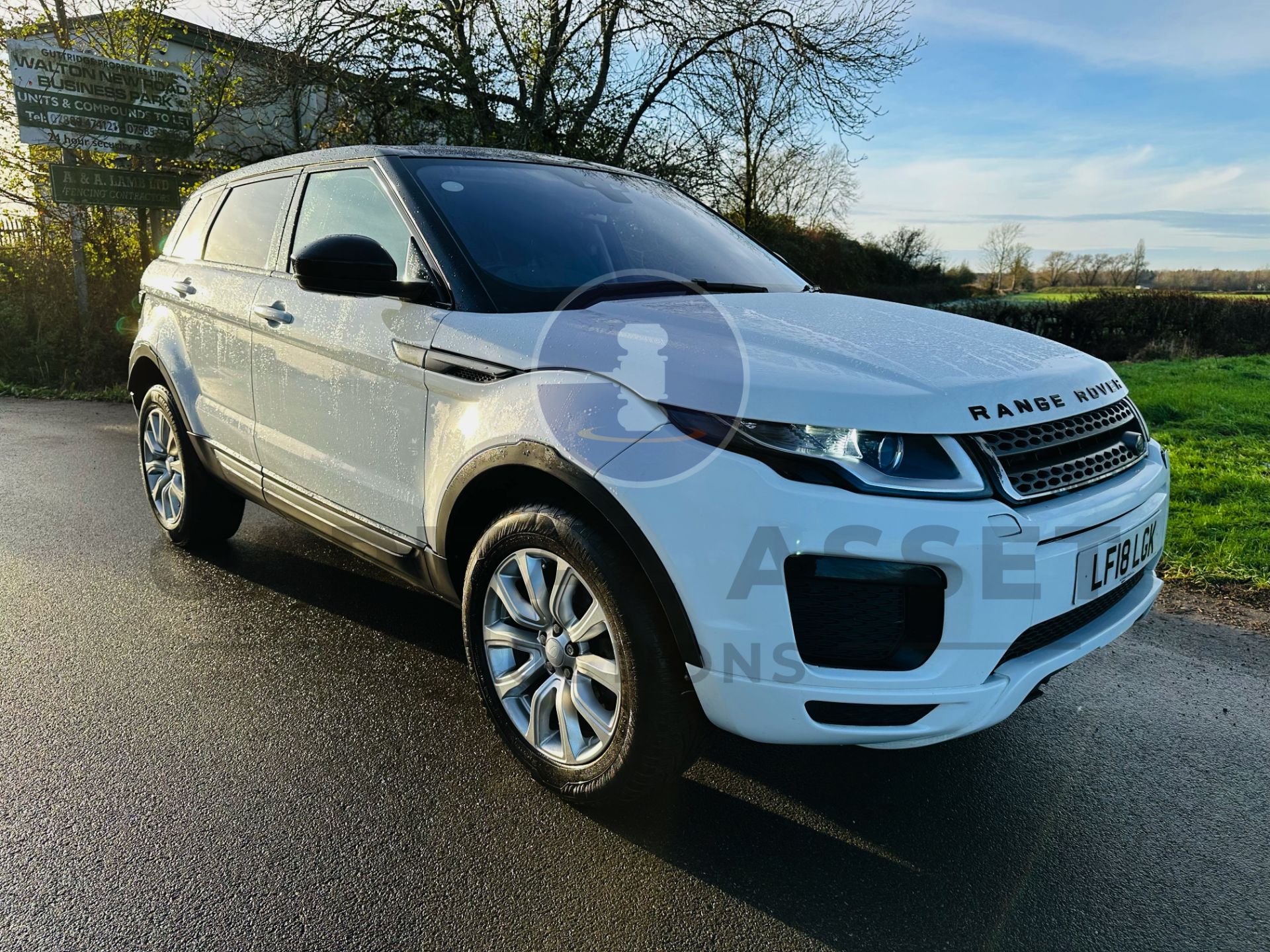 RANGE ROVER EVOQUE *SE EDITION* (AUTOMATIC / COMMANSHIFT) - 2018 MODEL - SERVICE HISTORY - NO VAT!!! - Image 2 of 35