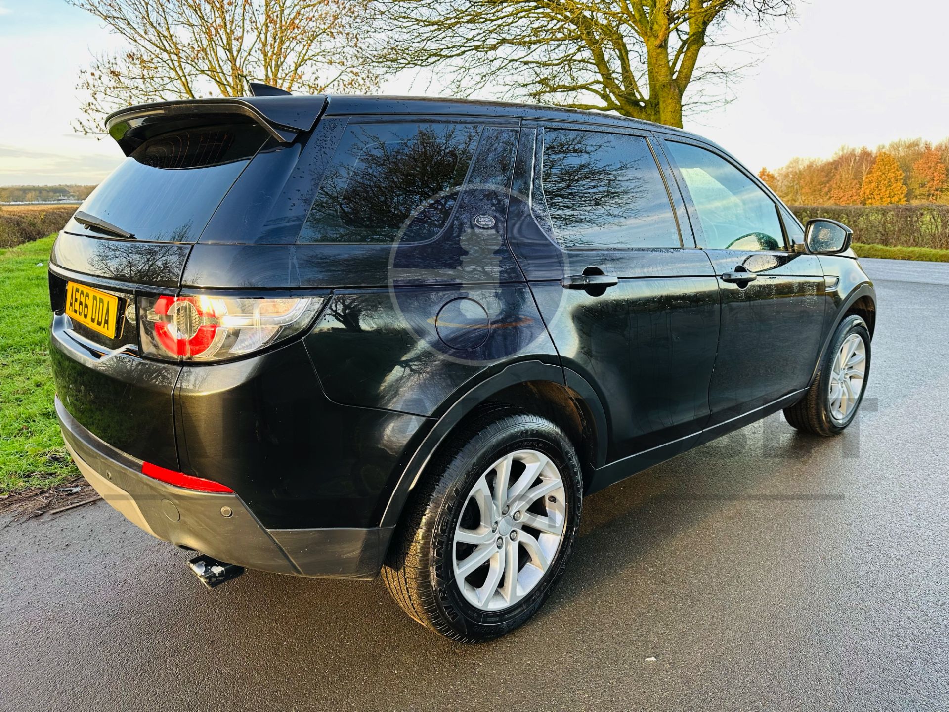 (On Sale) LAND ROVER DISCOVERY SPORT *SE EDITION* (2017 MODEL) - 7 SEATER - AIR CON - EURO 6 - Image 16 of 41