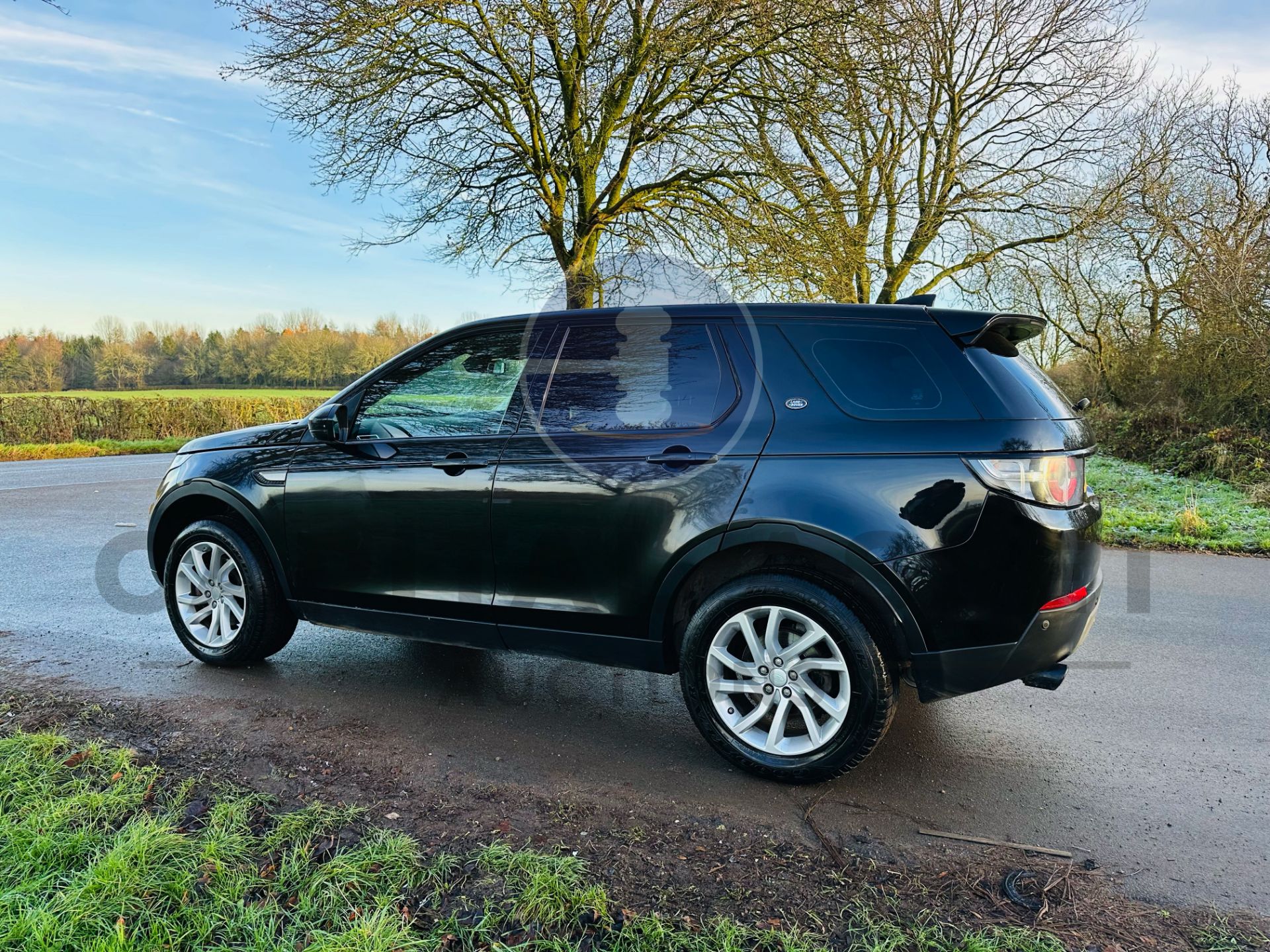 (On Sale) LAND ROVER DISCOVERY SPORT *SE EDITION* (2017 MODEL) - 7 SEATER - AIR CON - EURO 6 - Image 9 of 41