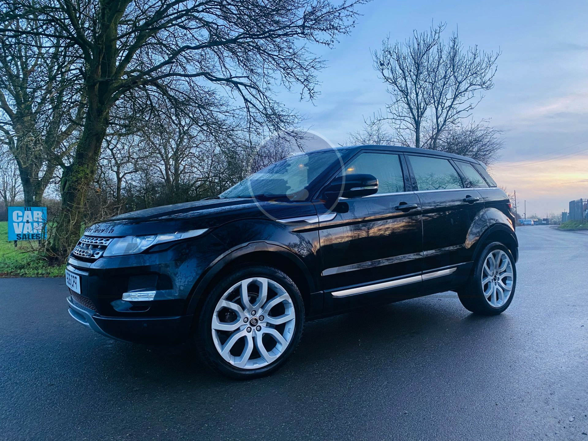 (On Sale) LAND ROVER EVOQUE PRESTIGE 2.2 STOP/START 4WD AUTO MATIC SATNAV AIRCON AND PANORAMIC ROF - Image 5 of 29