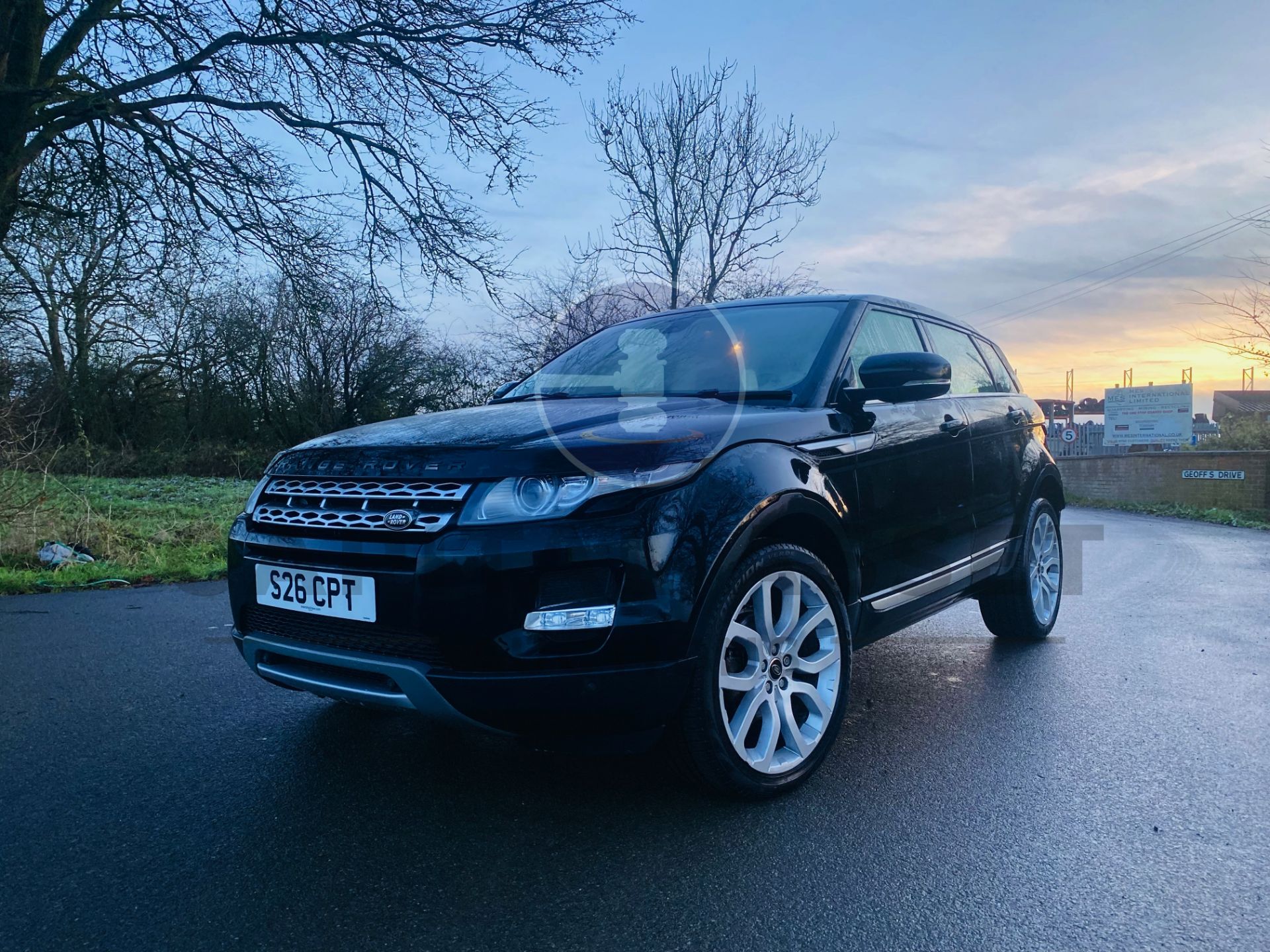 (On Sale) LAND ROVER EVOQUE PRESTIGE 2.2 STOP/START 4WD AUTO MATIC SATNAV AIRCON AND PANORAMIC ROF - Image 4 of 29