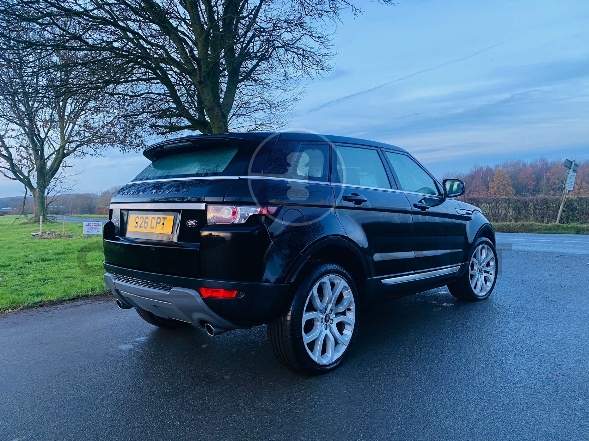 (On Sale) LAND ROVER EVOQUE PRESTIGE 2.2 STOP/START 4WD AUTO MATIC SATNAV AIRCON AND PANORAMIC ROF - Image 9 of 29