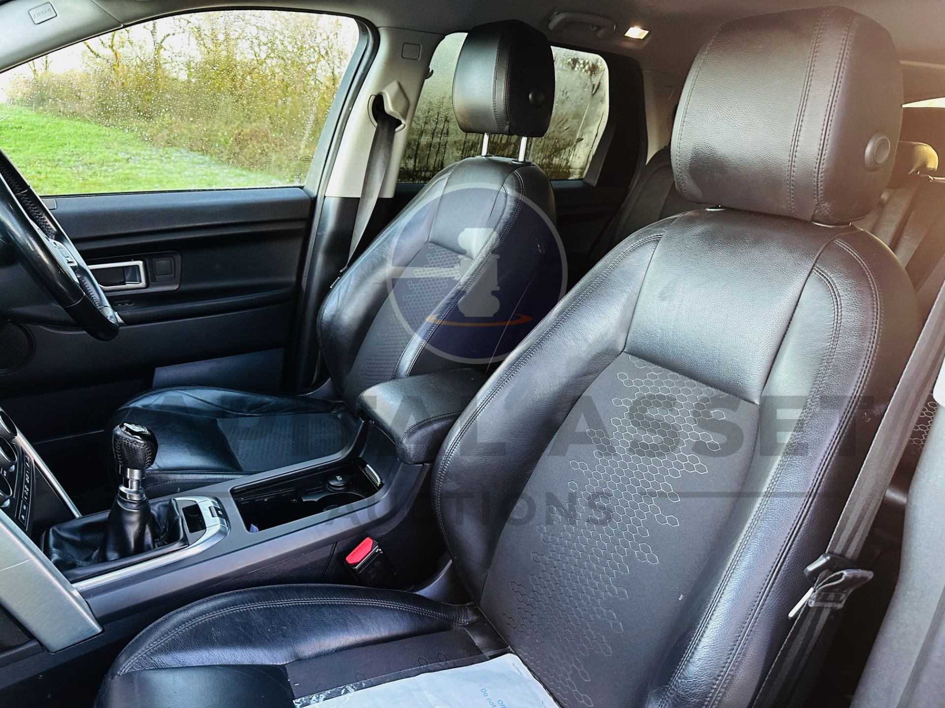 (On Sale) LAND ROVER DISCOVERY SPORT *SE EDITION* (2017 MODEL) - 7 SEATER - AIR CON - EURO 6 - Image 27 of 41