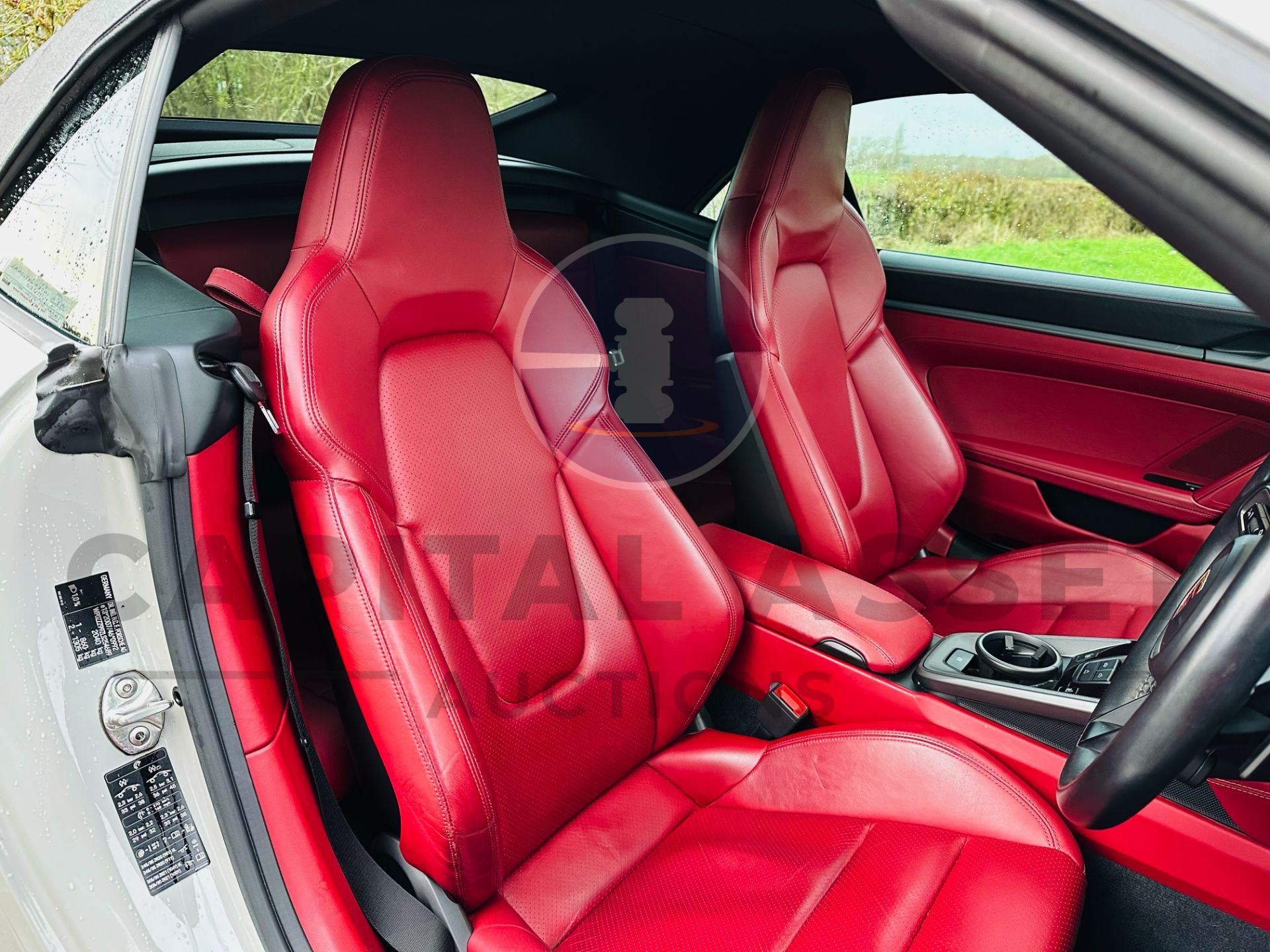 PORSCHE 911 CARRERA S *2 DOOR CABRIOLET* (2019- 992 FACELIFT MODEL) 3.0 V6 - AUTO PDK *MASSIVE SPEC* - Image 24 of 49