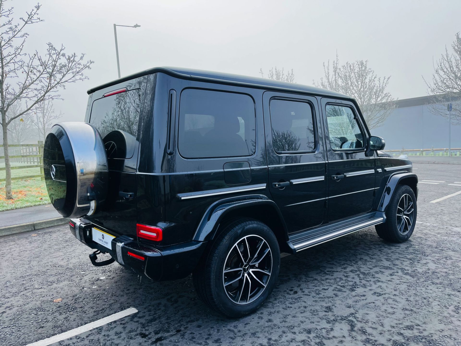 MERCEDES G400d AMG-LINE PREMIUM PLUS (72 REG) 1 OWNER WITH ONLY 9500 MILES - GREAT SPEC - Image 11 of 45