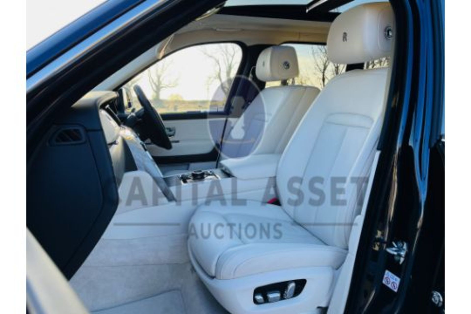ROLLS ROYCE CULLINAN "V12 6.75L AUTO - 23 REG - 1 OWNER - THE ULTIMATE SUV - ONLY 2K MILES - WOW!! - Image 29 of 55