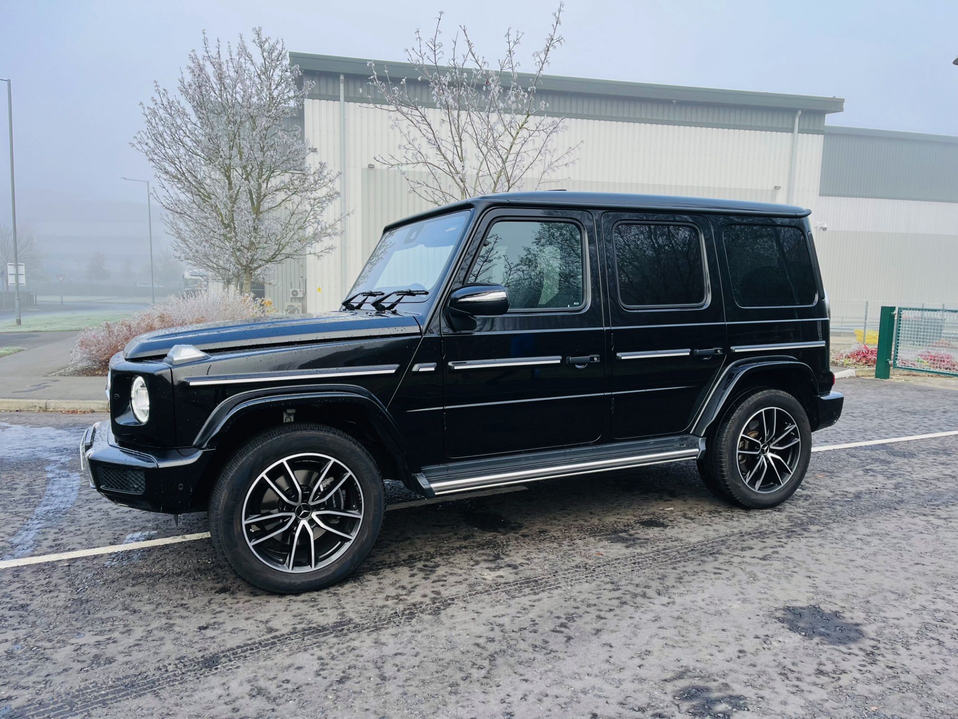 MERCEDES G400d AMG-LINE PREMIUM PLUS (72 REG) 1 OWNER WITH ONLY 9500 MILES - GREAT SPEC - Image 7 of 45