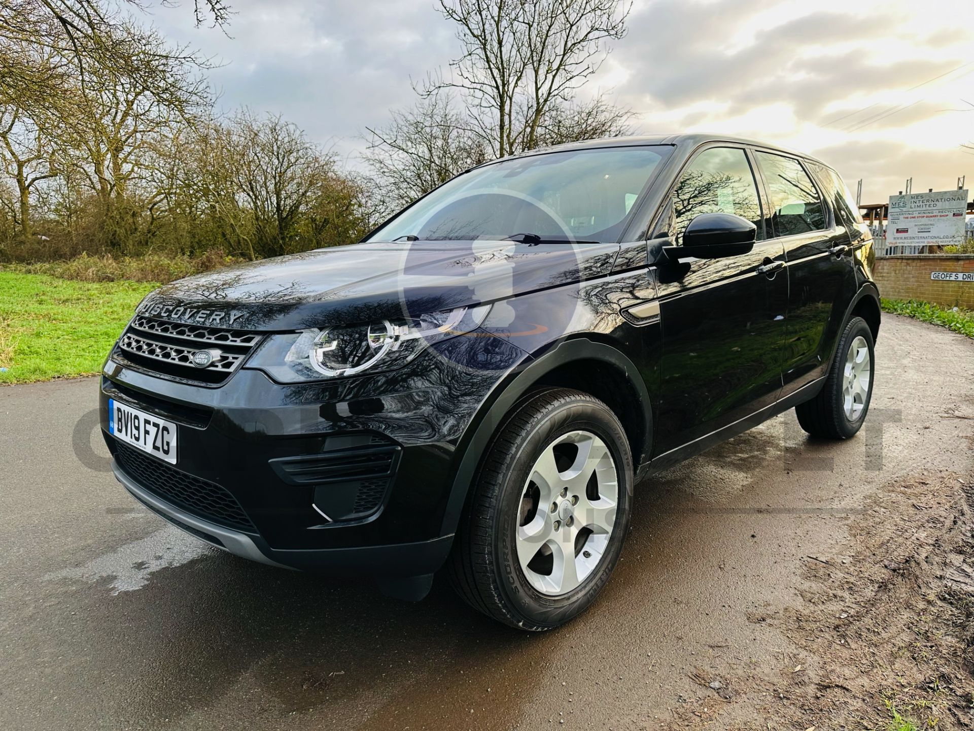 LAND ROVER DISCOVERY SPORT SE TECH 2.0 DIESEL *AIRCON* *SATNAV* EURO 6 NO VAT!!! - Image 6 of 39