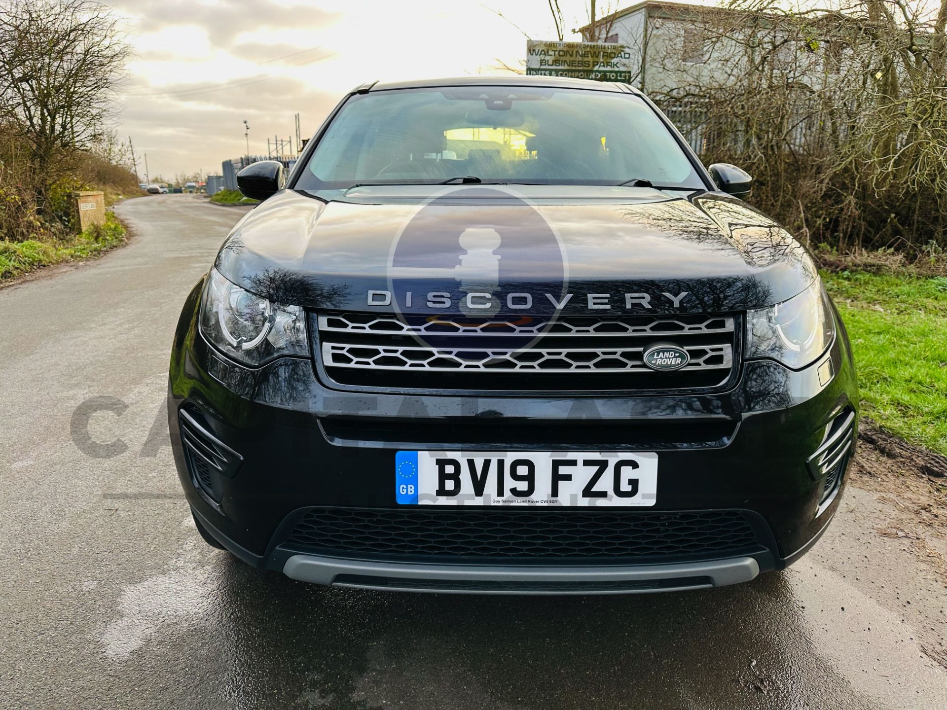 LAND ROVER DISCOVERY SPORT SE TECH 2.0 DIESEL *AIRCON* *SATNAV* EURO 6 NO VAT!!! - Image 4 of 39