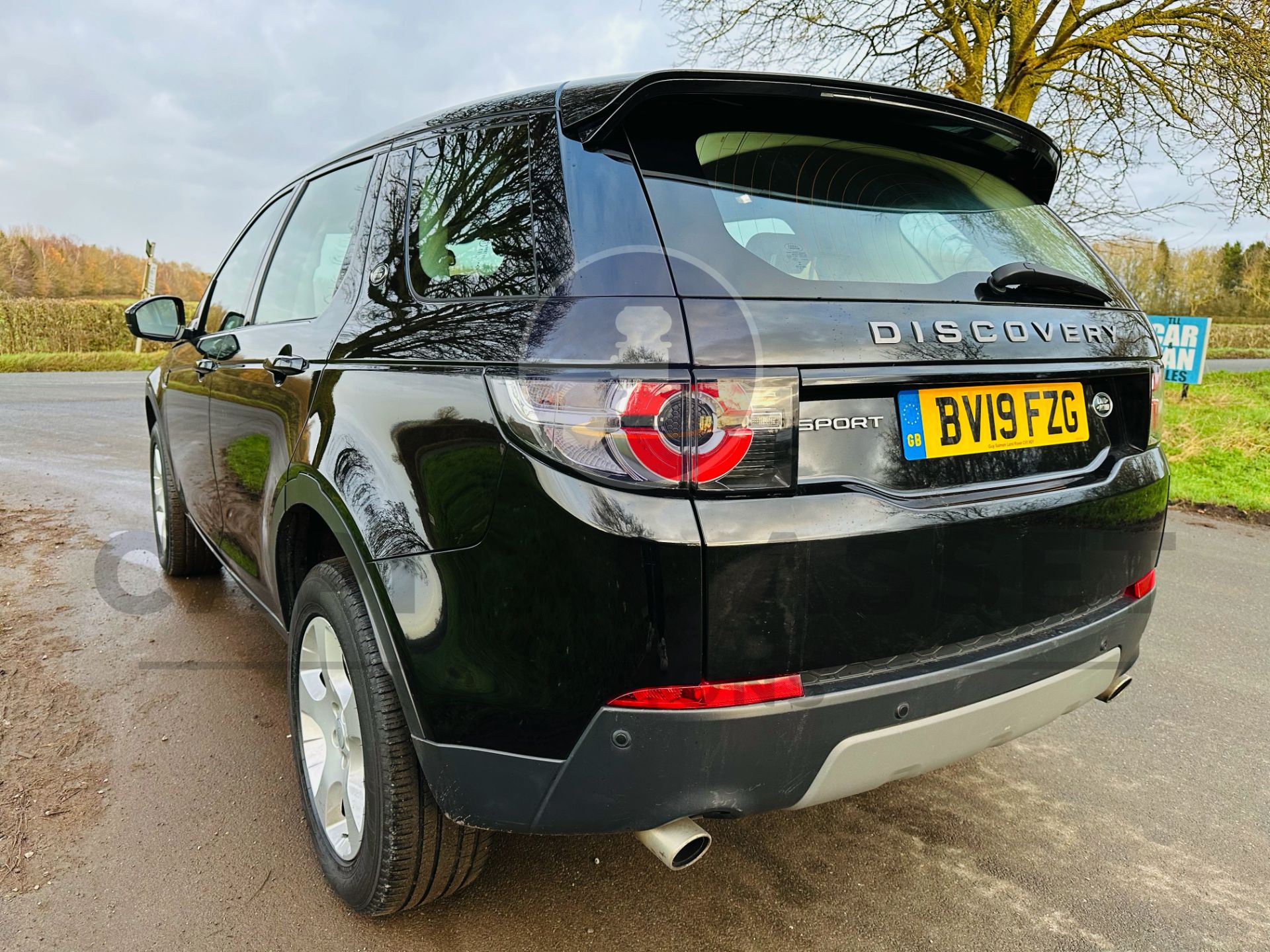 LAND ROVER DISCOVERY SPORT SE TECH 2.0 DIESEL *AIRCON* *SATNAV* EURO 6 NO VAT!!! - Image 11 of 39