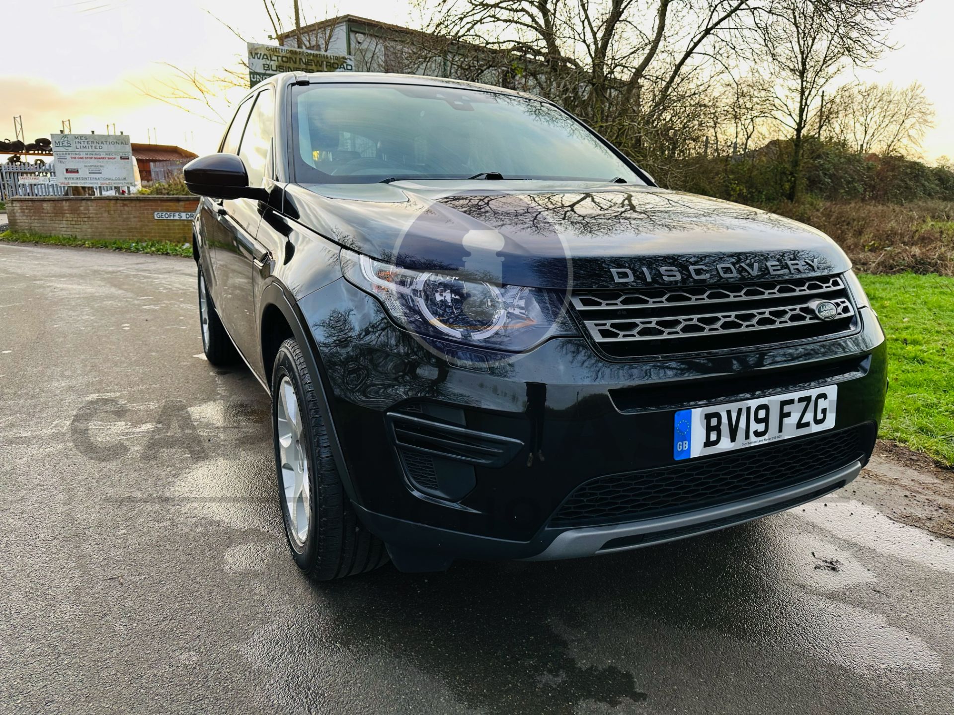 LAND ROVER DISCOVERY SPORT SE TECH 2.0 DIESEL *AIRCON* *SATNAV* EURO 6 NO VAT!!! - Image 3 of 39