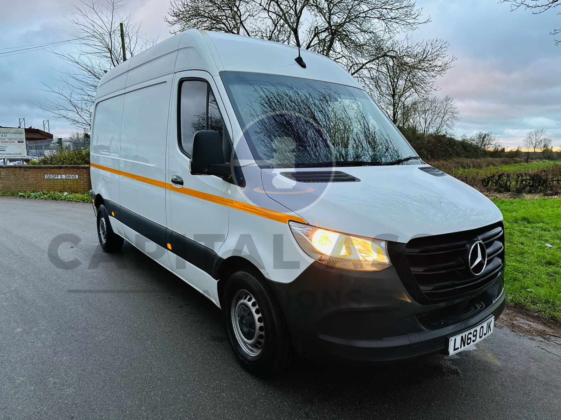 (On Sale) MERCEDES-BENZ SPRINTER 314 CDI MWB *START / STOP* (69 REG) CRUISE CONTROL- ULEZ COMPLIANT! - Image 2 of 32