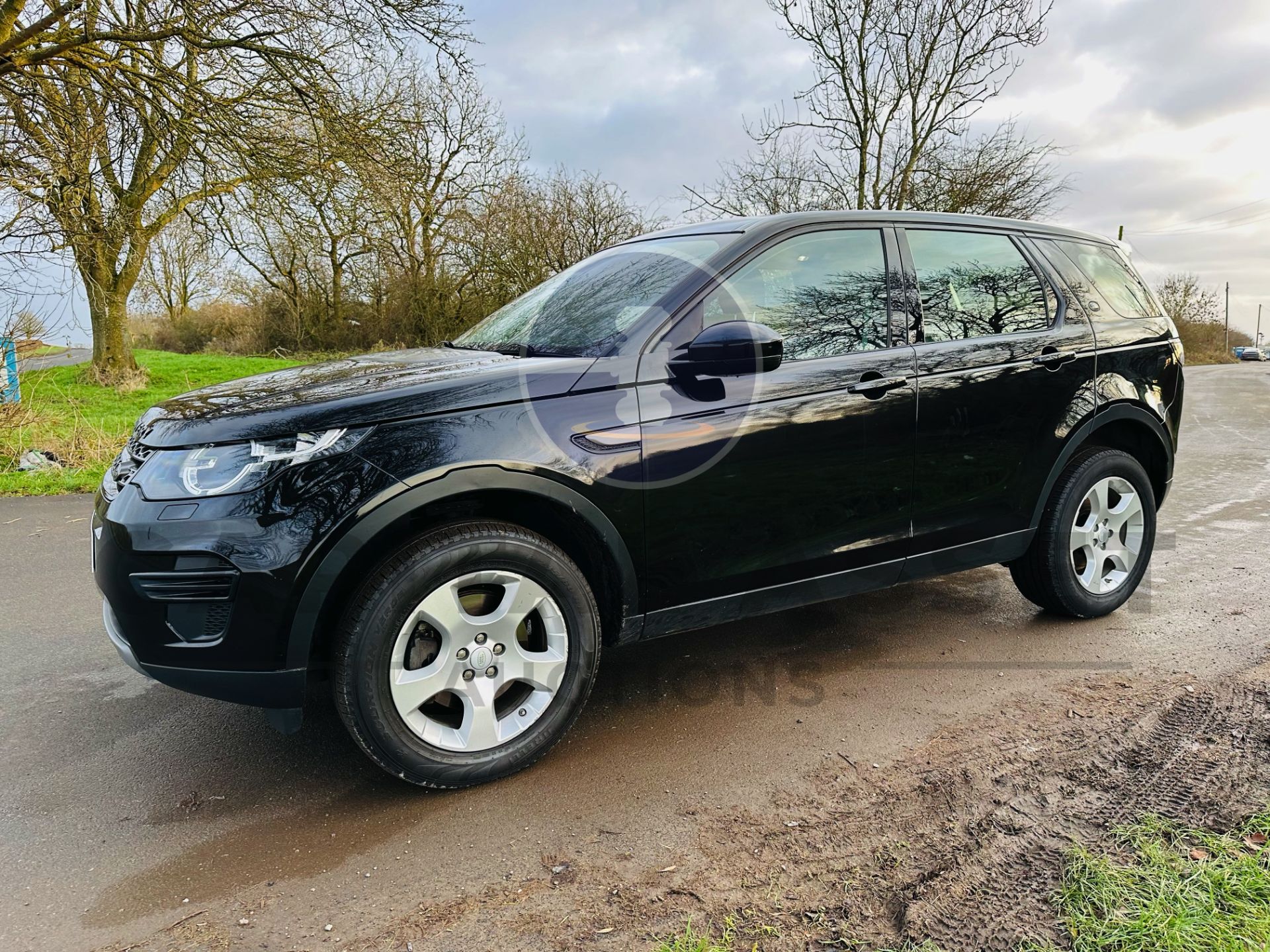 LAND ROVER DISCOVERY SPORT SE TECH 2.0 DIESEL *AIRCON* *SATNAV* EURO 6 NO VAT!!! - Image 7 of 39