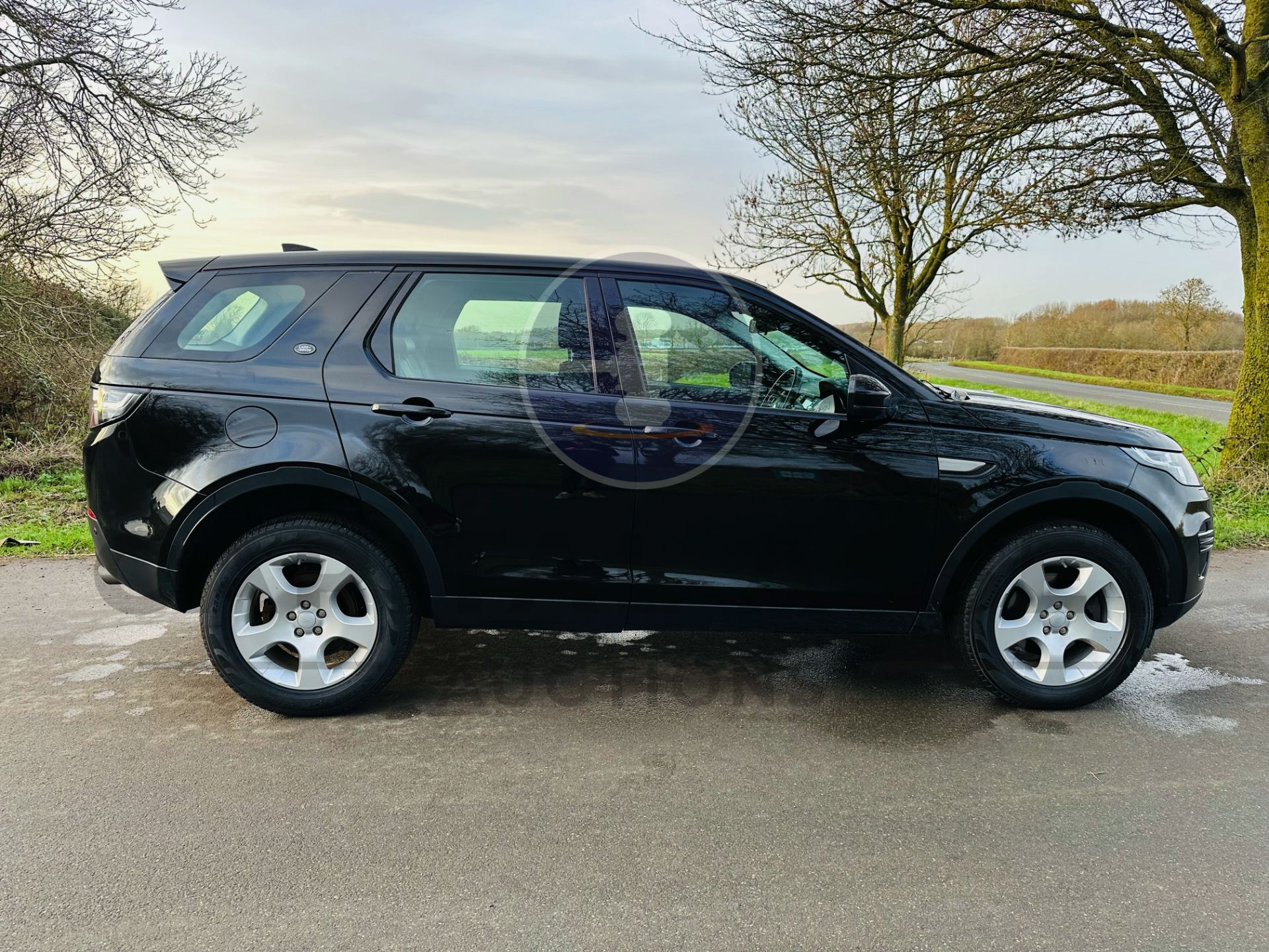 LAND ROVER DISCOVERY SPORT SE TECH 2.0 DIESEL *AIRCON* *SATNAV* EURO 6 NO VAT!!! - Image 16 of 39