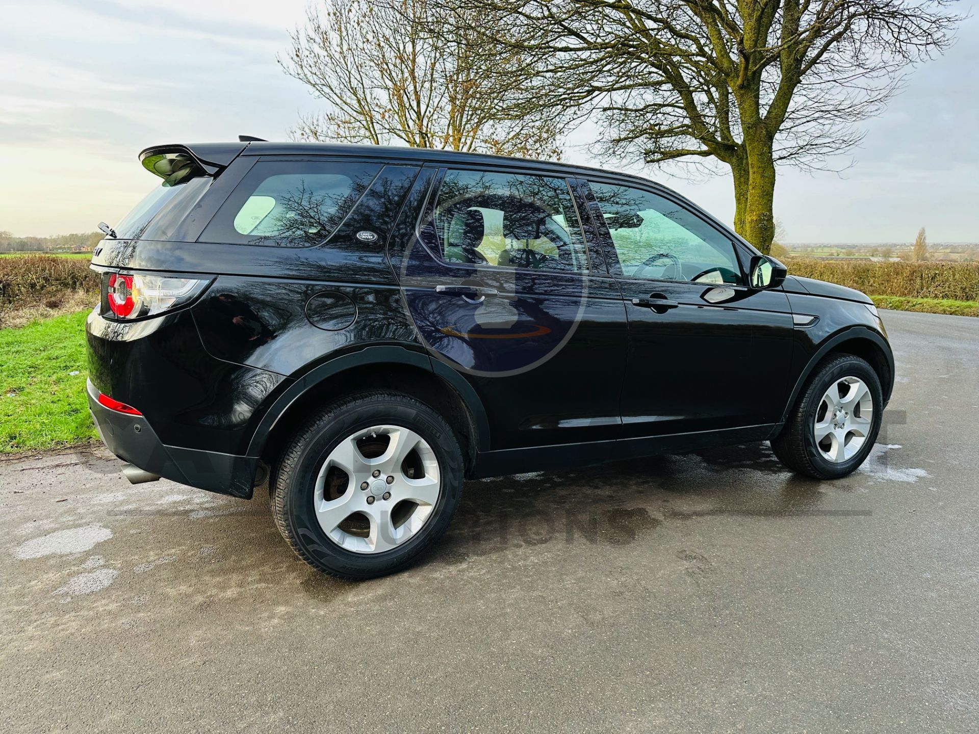 LAND ROVER DISCOVERY SPORT SE TECH 2.0 DIESEL *AIRCON* *SATNAV* EURO 6 NO VAT!!! - Image 15 of 39