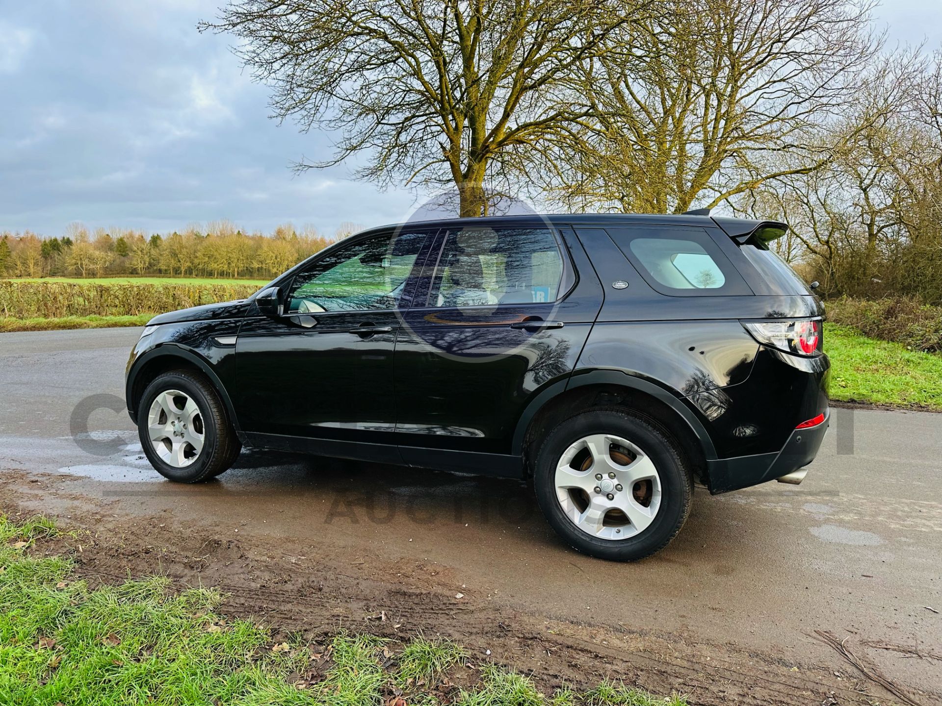 LAND ROVER DISCOVERY SPORT SE TECH 2.0 DIESEL *AIRCON* *SATNAV* EURO 6 NO VAT!!! - Image 9 of 39