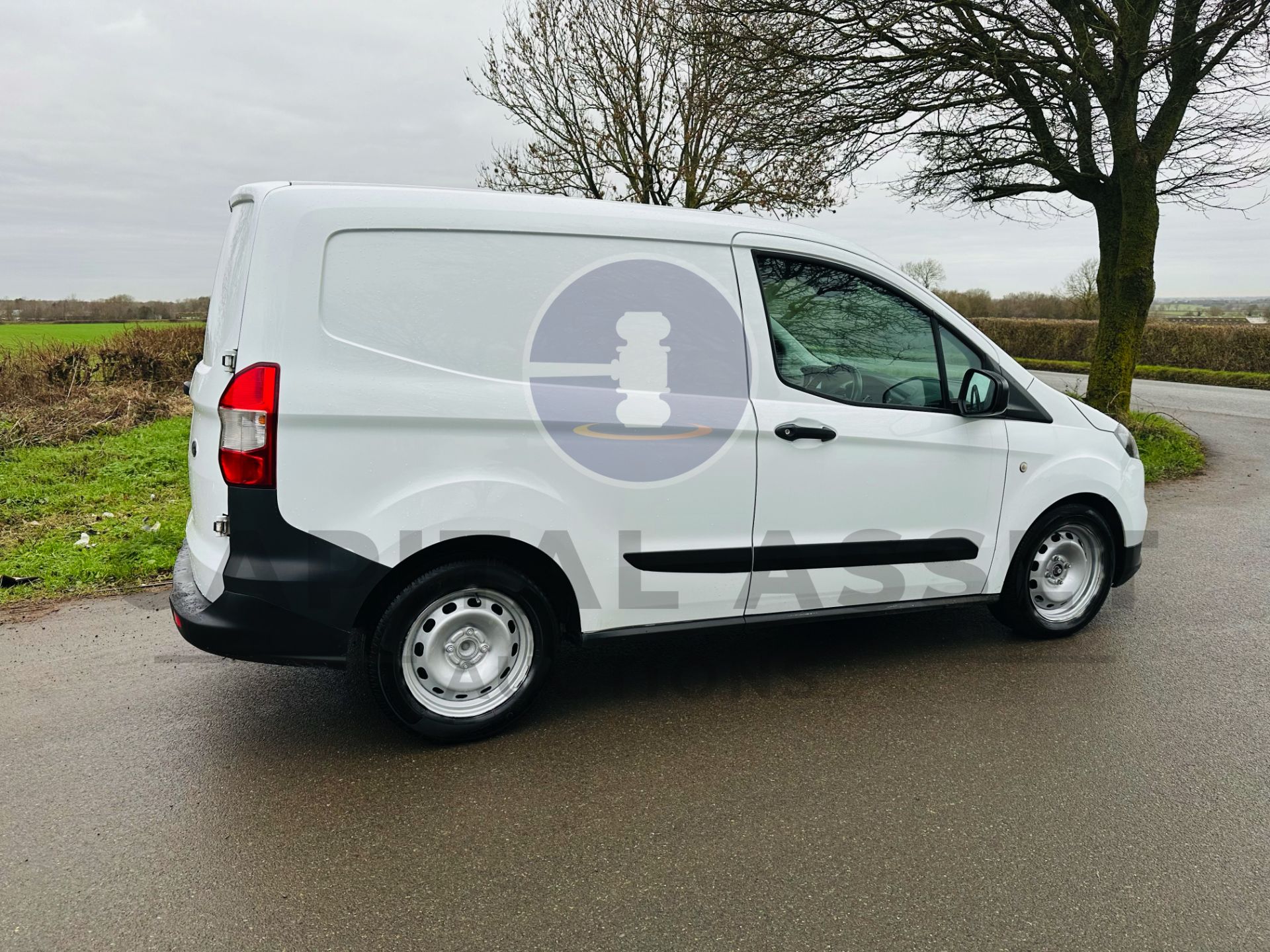 FORD TRANSIT COURIER *TREND EDITION* (2020 - EURO 6) 1.5 TDCI - 6 SPEED (1 OWNER) - Image 10 of 30