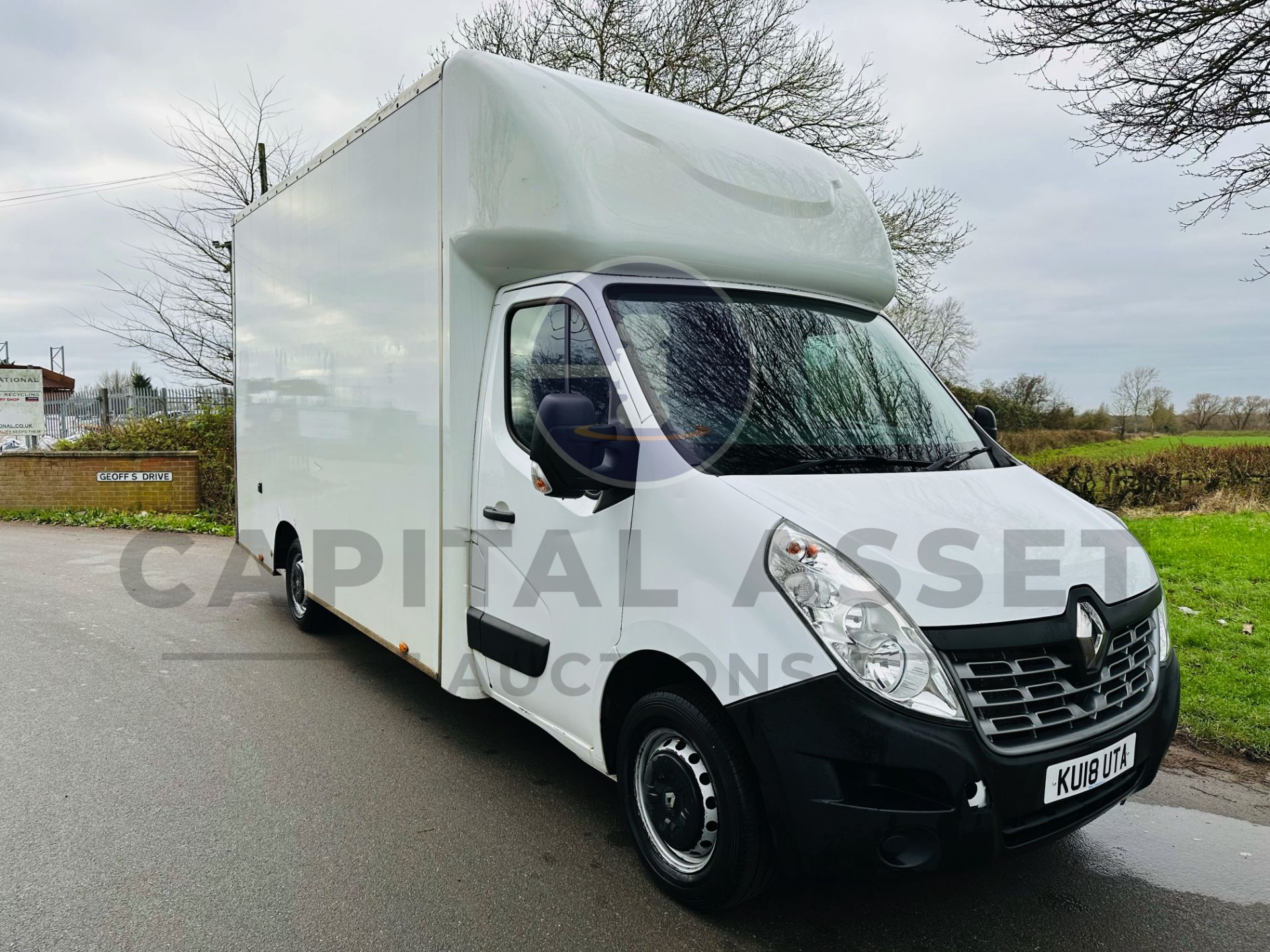 (On Sale) RENAULT MASTER LL35 *LWB - LOW LOADER / LUTON BOX VAN* (2018 - EURO 6) 2.3 DCI - 6 SPEED - Image 2 of 25