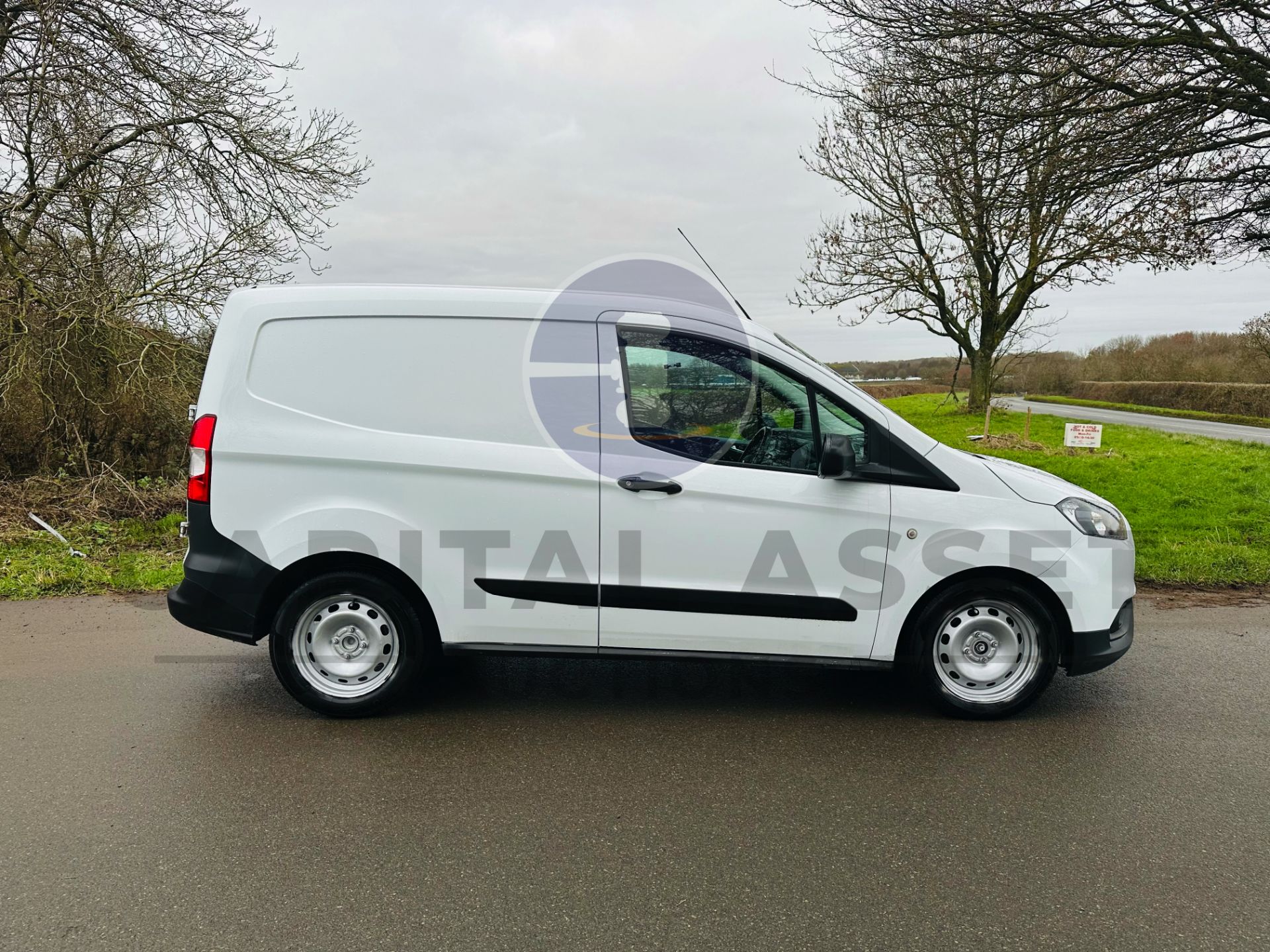 FORD TRANSIT COURIER *TREND EDITION* (2020 - EURO 6) 1.5 TDCI - 6 SPEED (1 OWNER) - Image 11 of 30