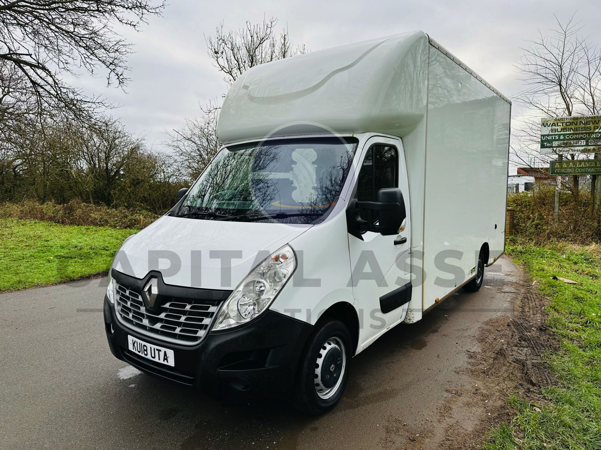 (On Sale) RENAULT MASTER LL35 *LWB - LOW LOADER / LUTON BOX VAN* (2018 - EURO 6) 2.3 DCI - 6 SPEED - Image 4 of 25