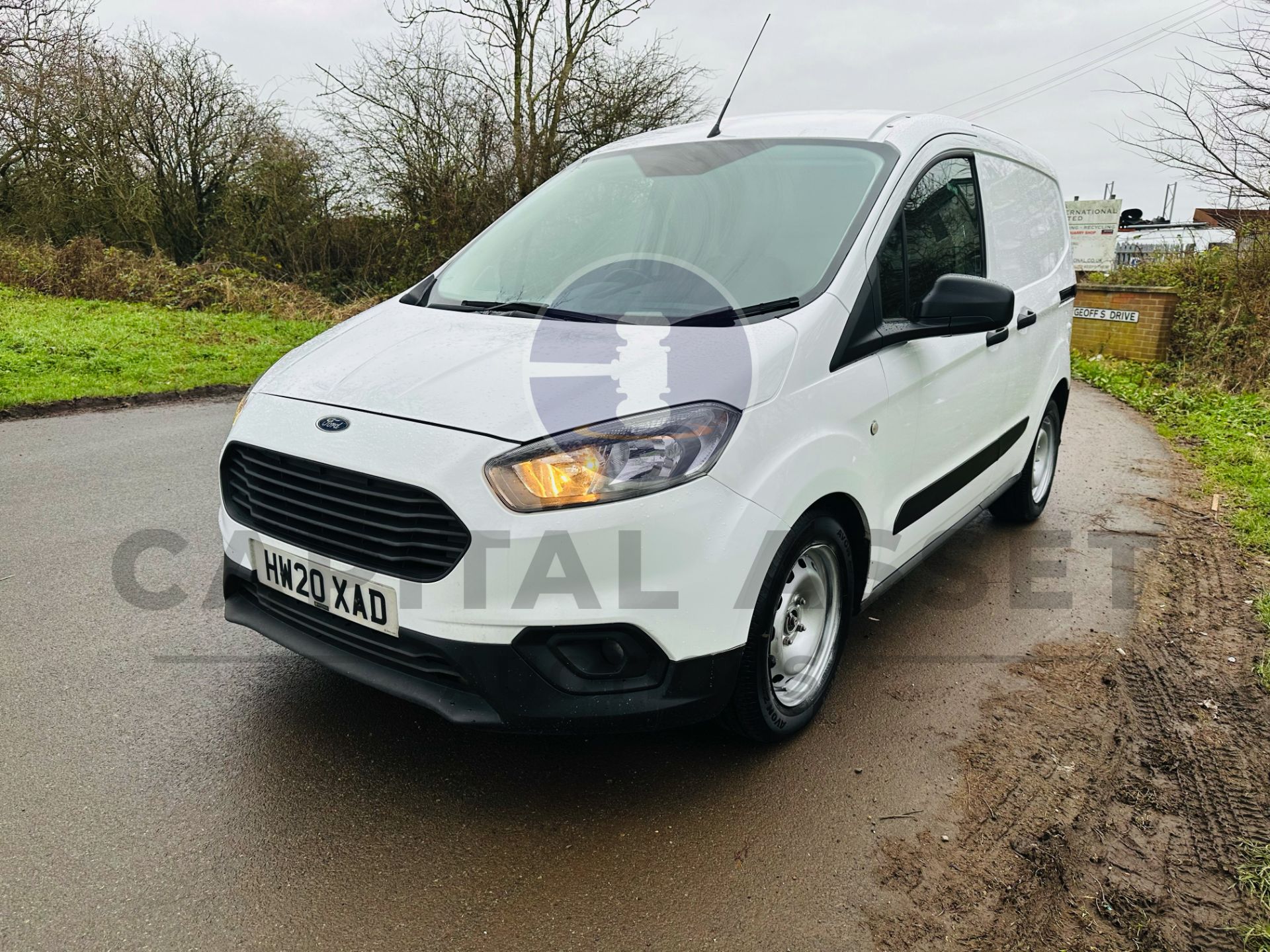 FORD TRANSIT COURIER *TREND EDITION* (2020 - EURO 6) 1.5 TDCI - 6 SPEED (1 OWNER) - Image 4 of 30