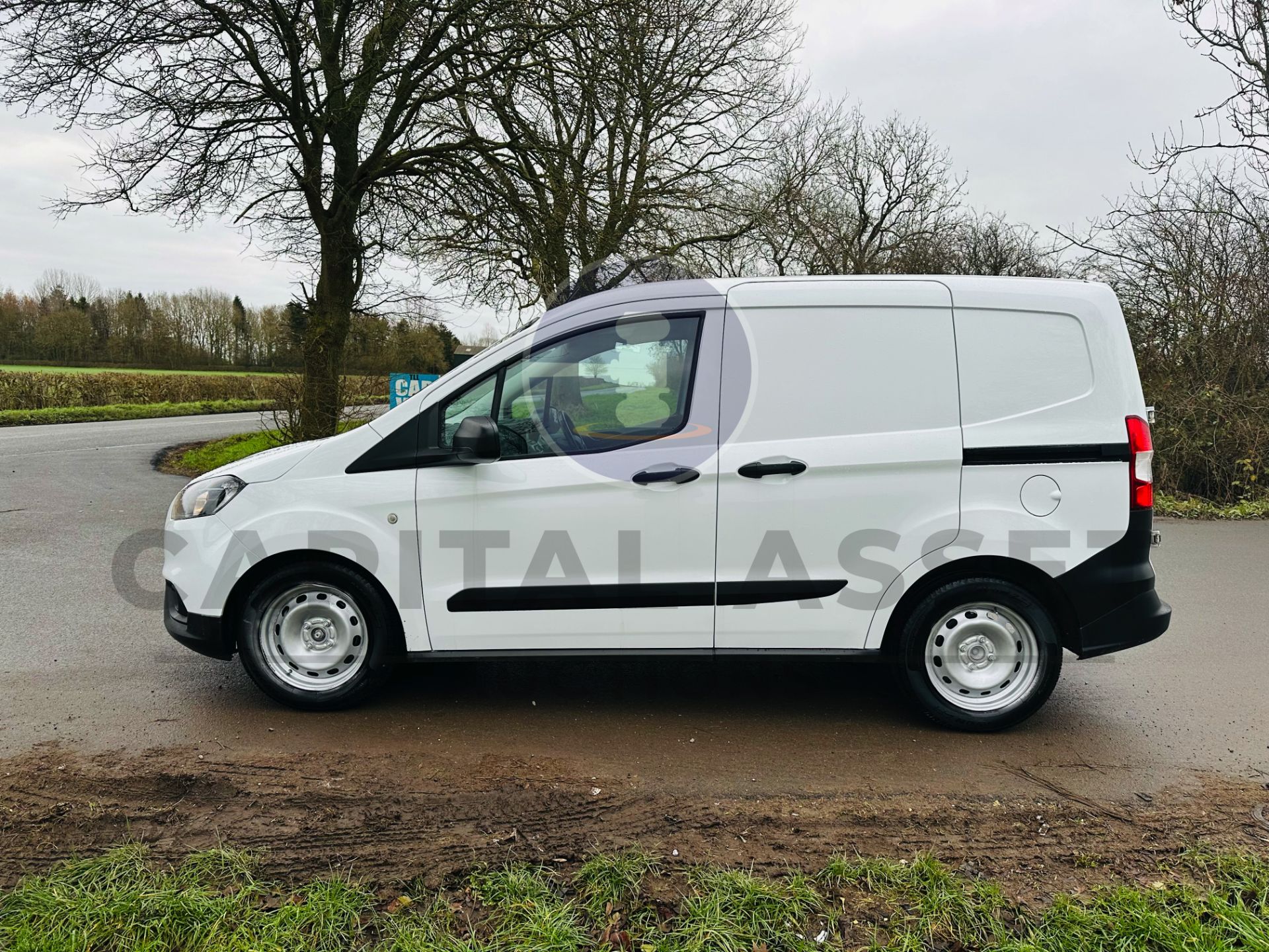 FORD TRANSIT COURIER *TREND EDITION* (2020 - EURO 6) 1.5 TDCI - 6 SPEED (1 OWNER) - Image 6 of 30