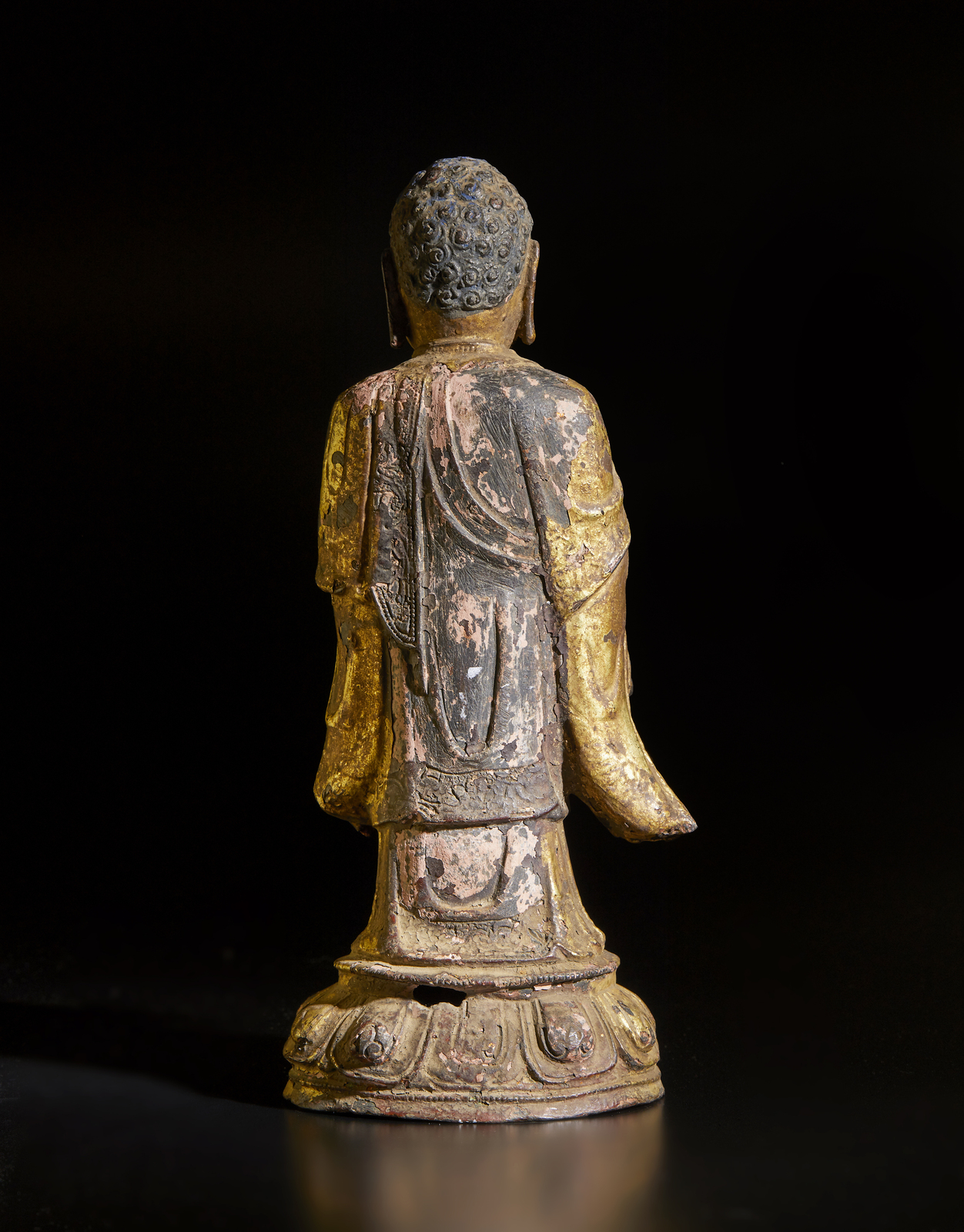 Arte Cinese A gilt lacquered bronze figure of standing BuddhaChina, Ming dynasty, 16th century. - Image 3 of 4