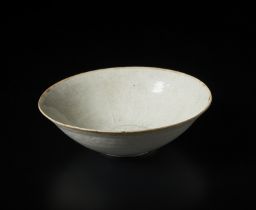 Arte Cinese A qingbai bowl decorated with two fishesChina, song, 10th century.