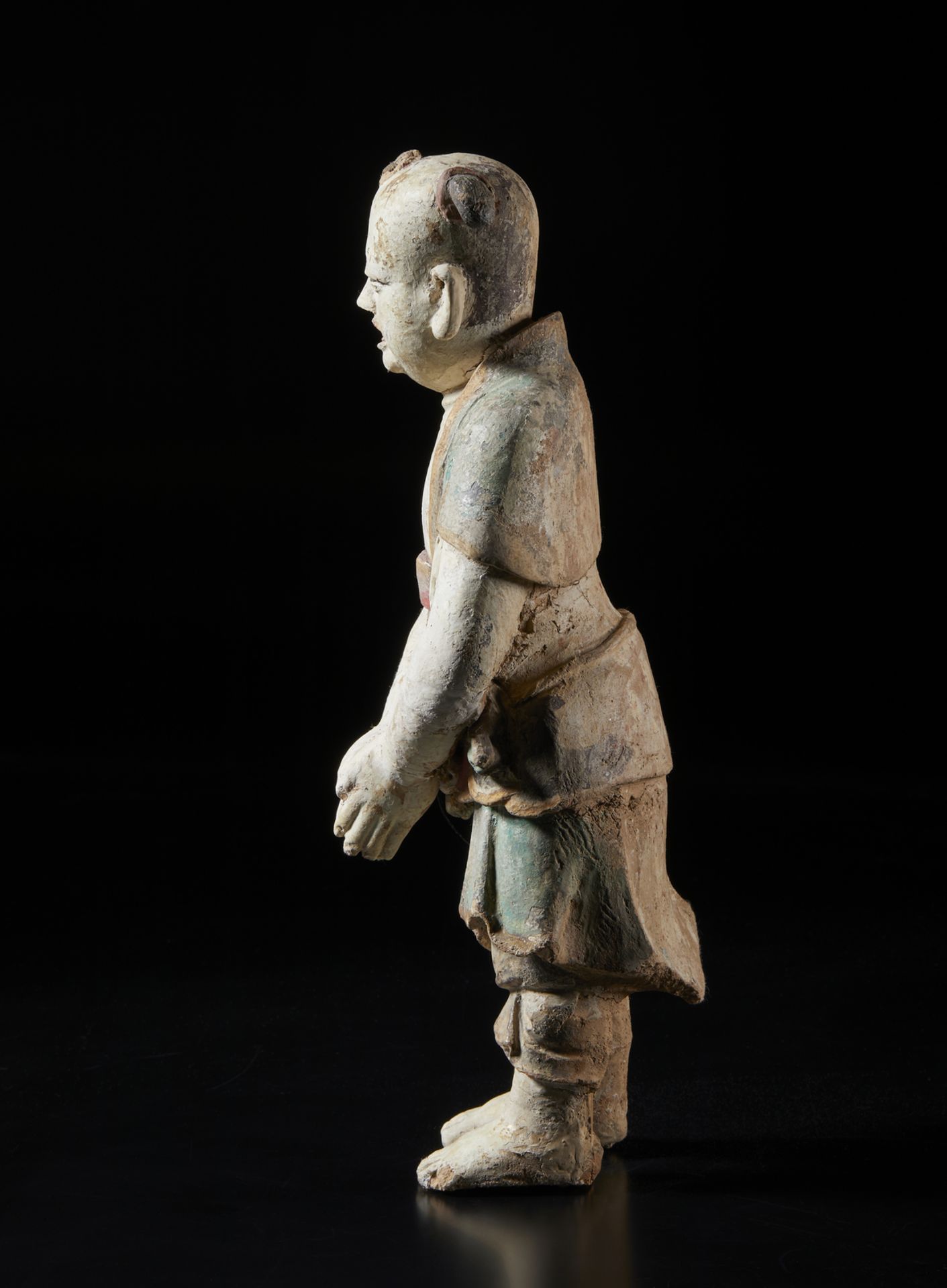 Arte Cinese  A large stucco figure of a standing worshipper China, Ming dynasty, 16th century. - Bild 3 aus 5