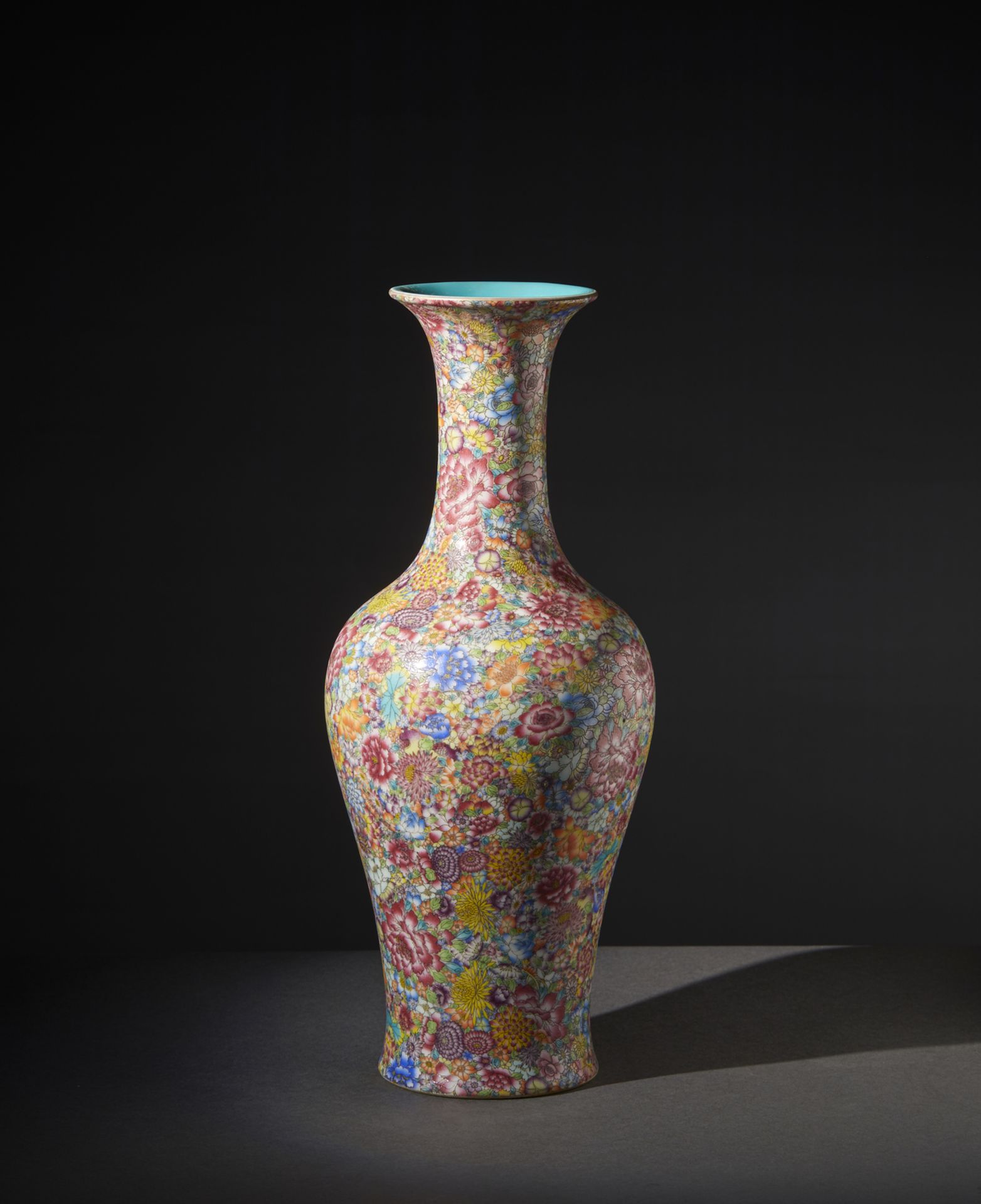 Arte Cinese A millefleur porcelain baluster vase. China, Republic period.