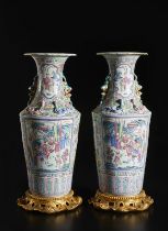Arte Cinese A pair of cantonese famille rose vases with qilong moulded handlesChina, Qing, early 20