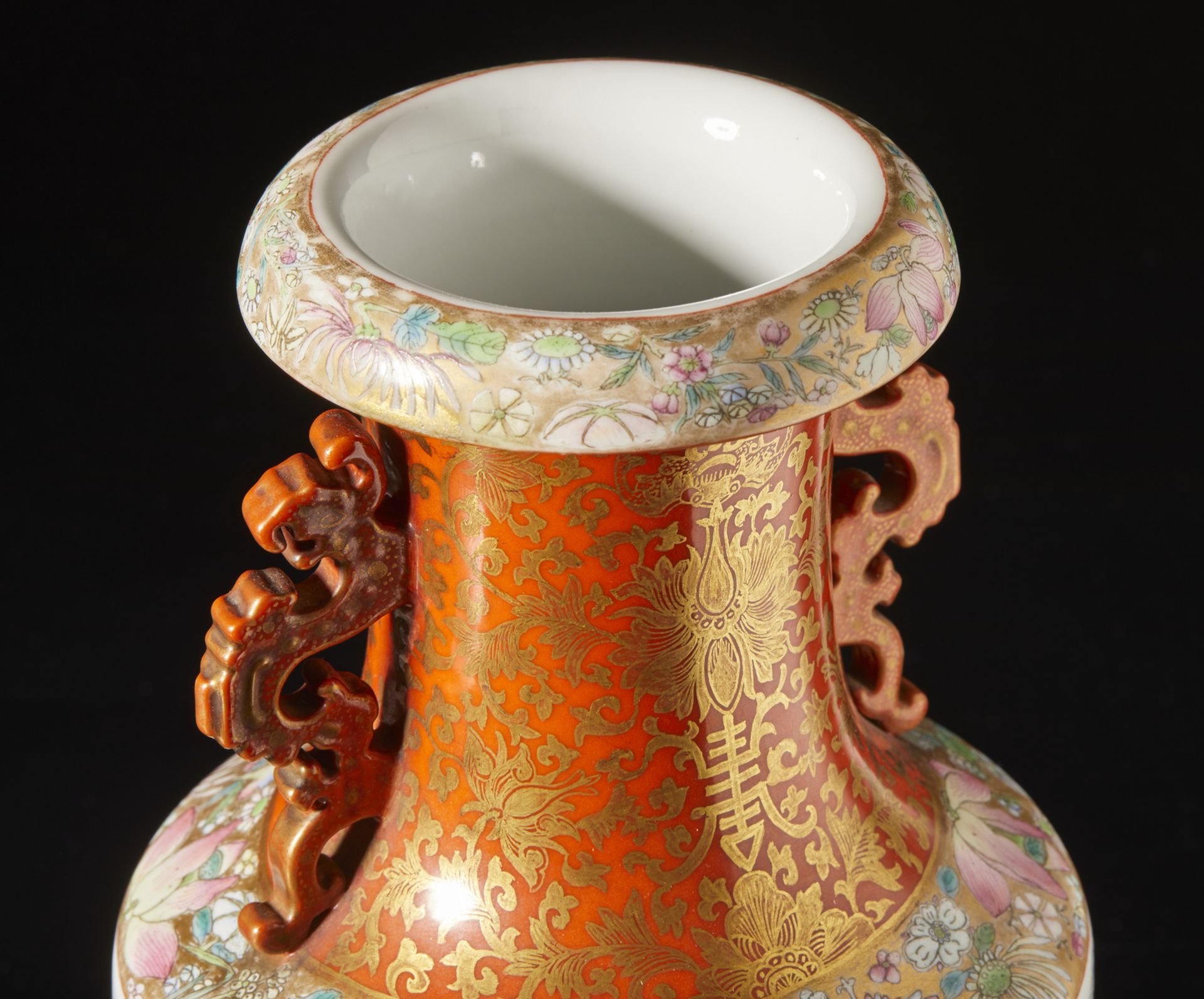 Arte Cinese  A famille rose porcelain vase China, Republic period. - Bild 5 aus 6