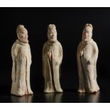 Arte Cinese A group of three terracotta standing figures China, Tang dynasty, 9th century .